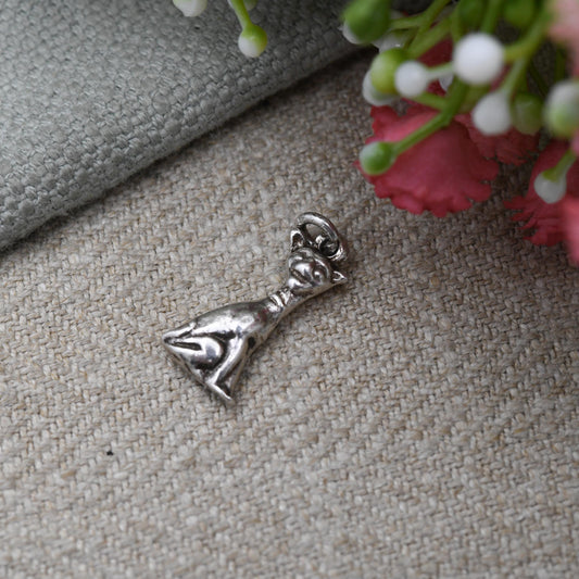 Vintage Sterling Silver Cat Charm Pendant - Novelty Animal Jewellery | Seated Sitting Cat with Ribbon Collar | Gift for Charm Necklace