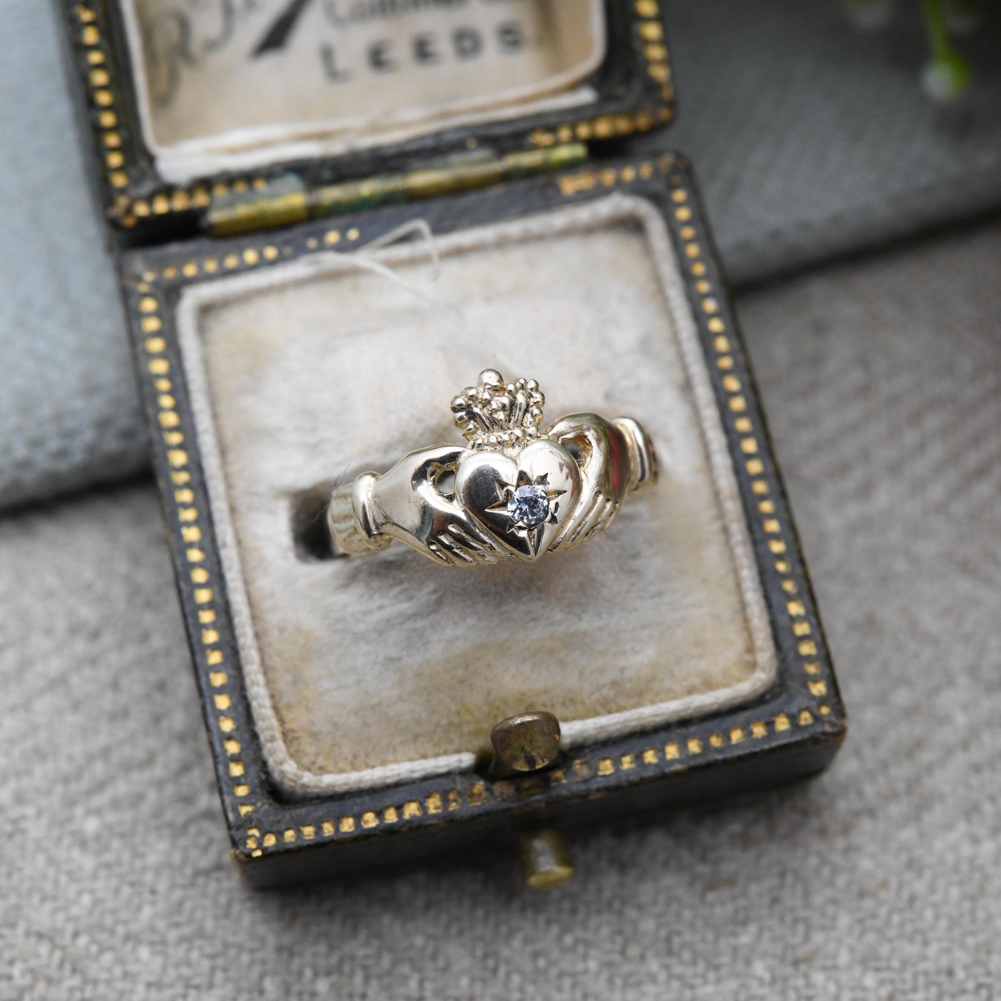 Vintage 9ct Gold Claddagh Ring - Clear Stone | Hands Holding Heart | Symbol of Love | Loyalty & Friendship | UK Size - H 1/2 | US Size 4 1/4