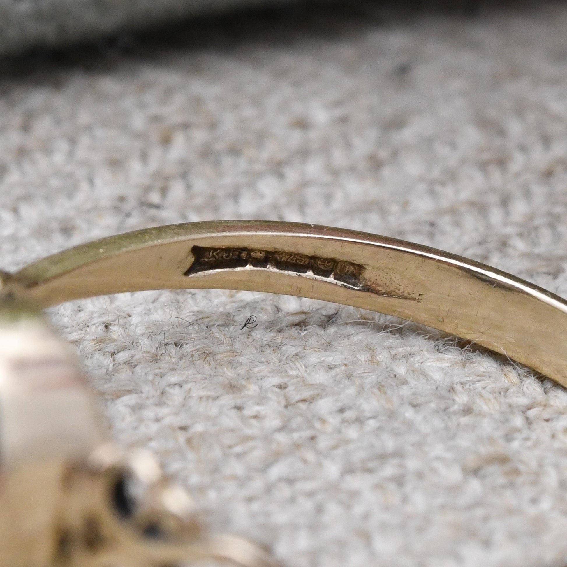 Vintage 9ct Gold Ring with Light Blue Stone 1995 - Pretty Pale Blue Gemstone Gift for Her | Ornate Shoulders | UK Size - P | US Size - 8