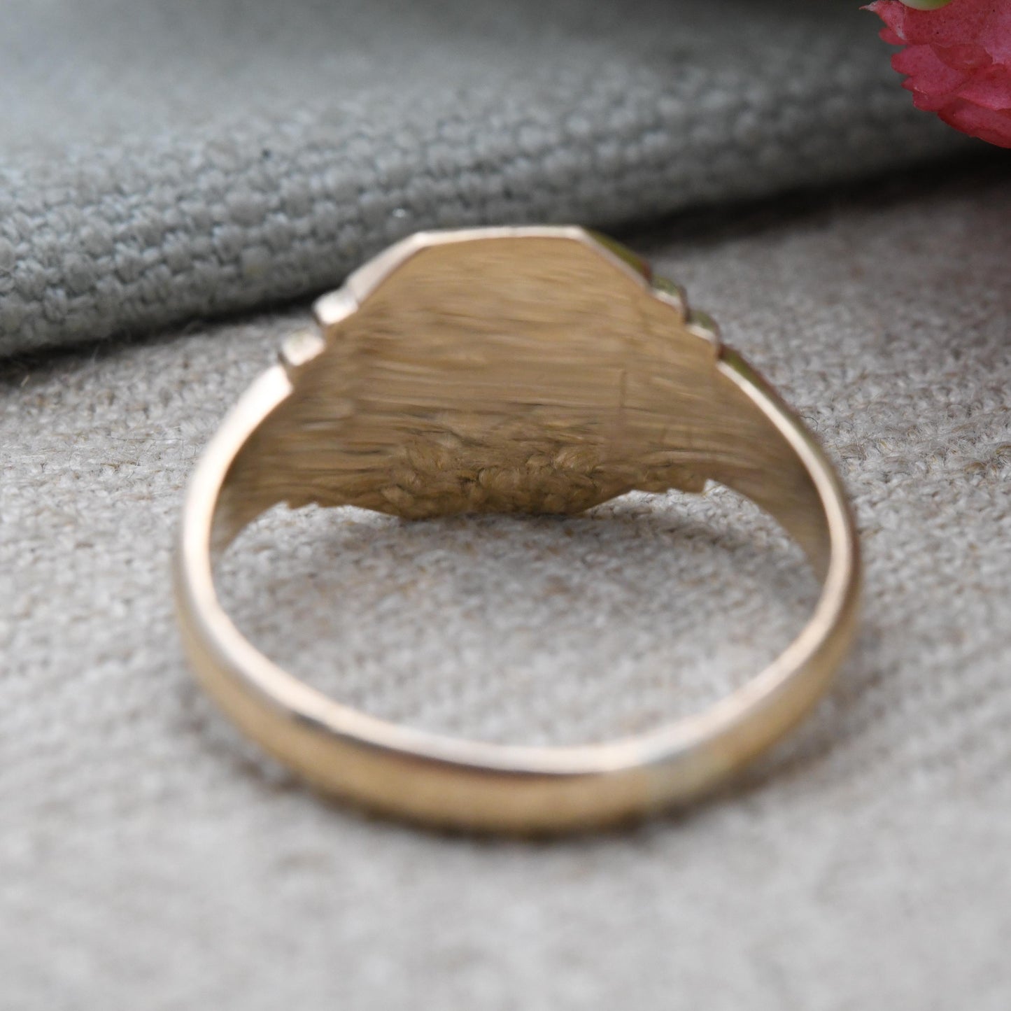 Vintage 9ct Gold Signet Ring 1950s T&B - Textured | Unisex Everyday Solid Gold Jewellery | Gift for Him | UK Size - R 1/2 | US Size - 9 1/4