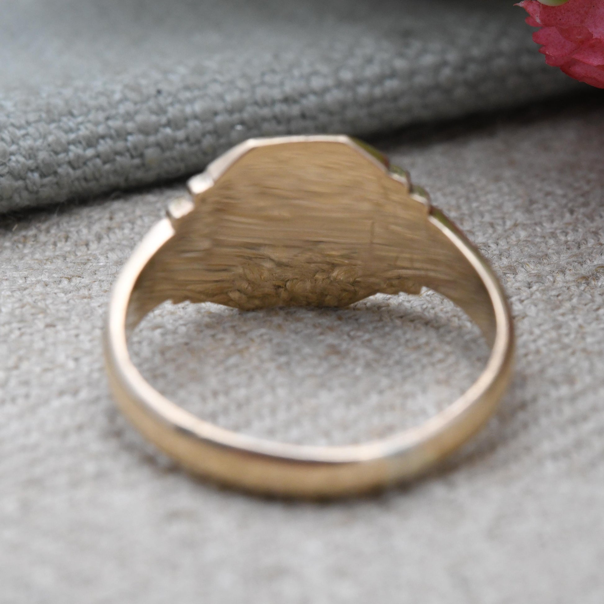 Vintage 9ct Gold Signet Ring 1950s T&B - Textured | Unisex Everyday Solid Gold Jewellery | Gift for Him | UK Size - R 1/2 | US Size - 9 1/4
