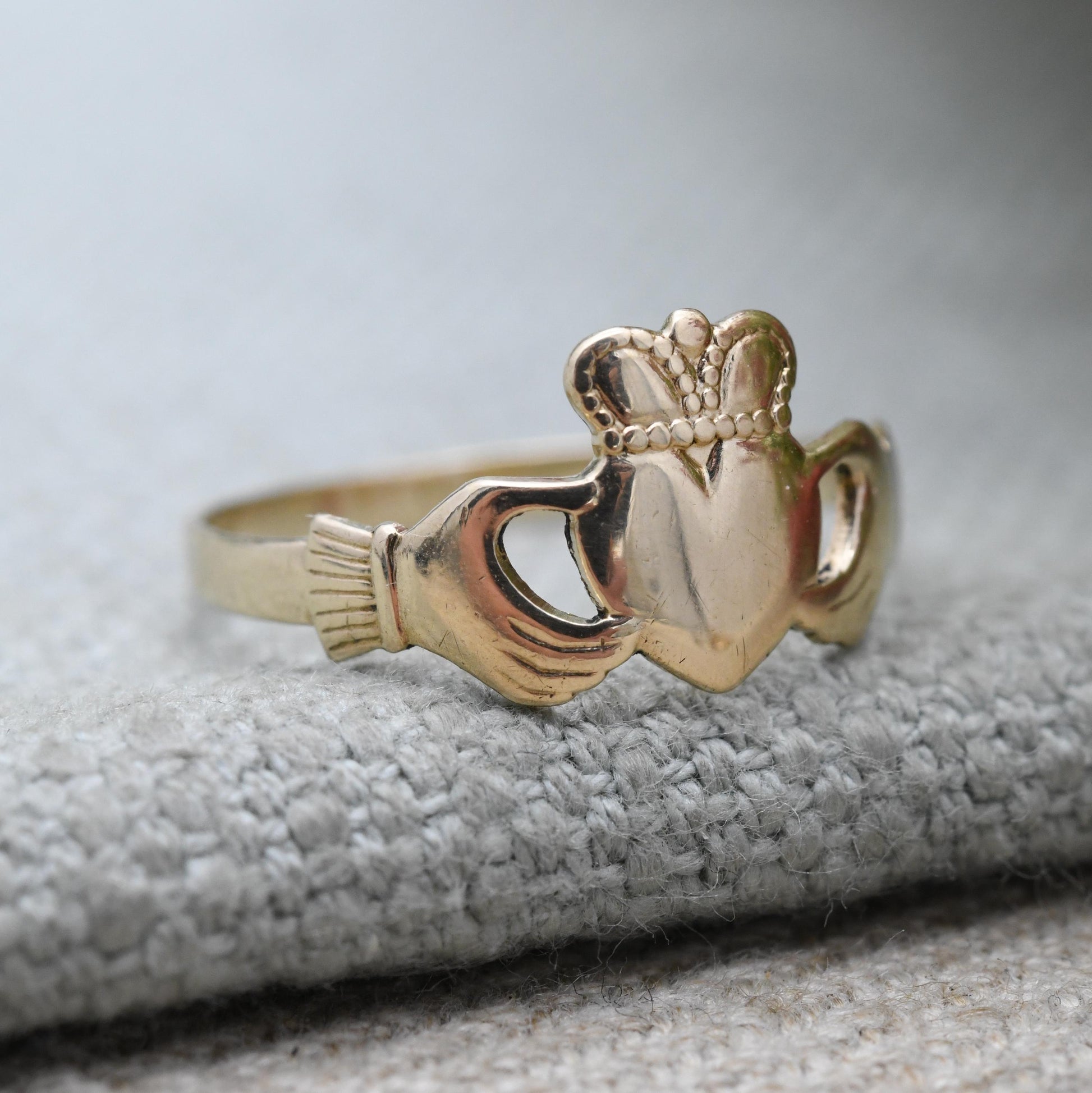 Vintage 9ct Gold Claddagh Ring - Irish Hands Holding Heart Symbol | Symbol of Love | Loyalty & Friendship | UK Size - L 1/2 | US Size 6 1/4