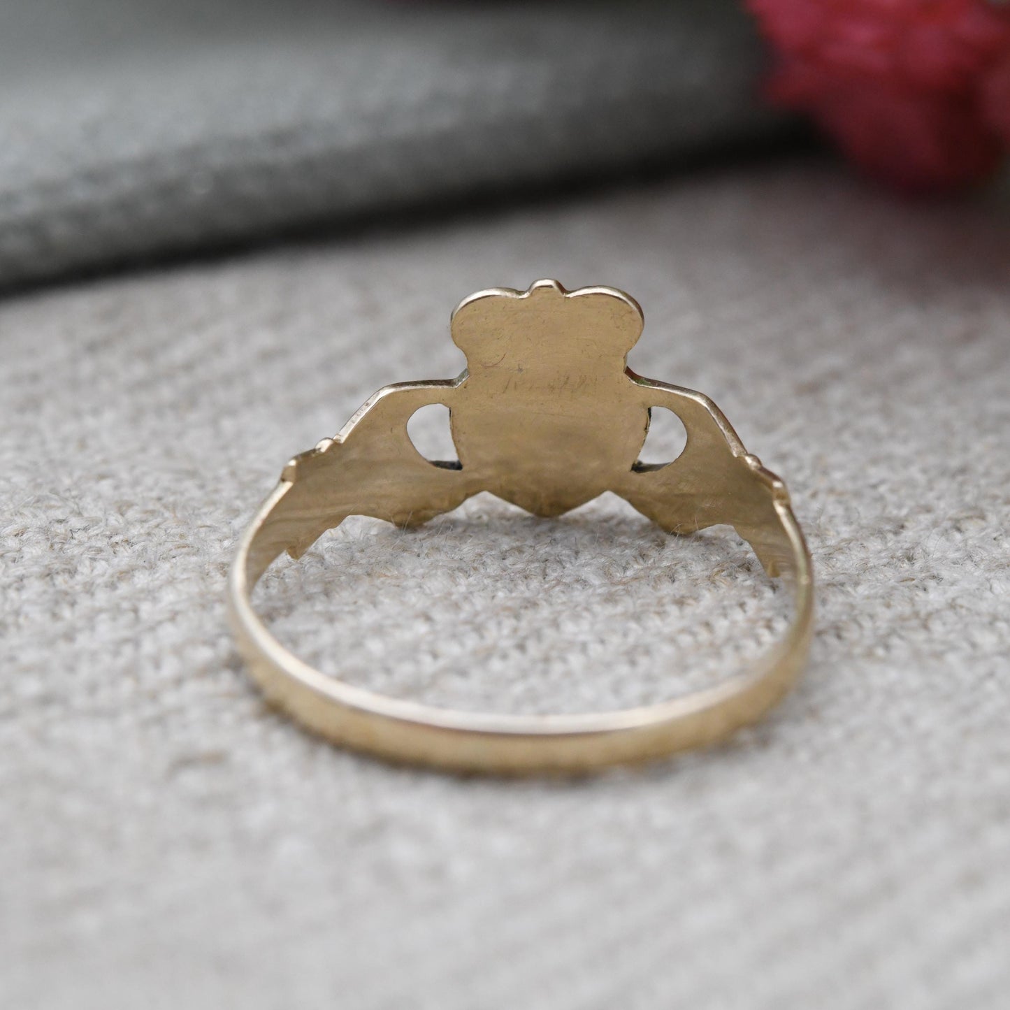 Vintage 9ct Gold Claddagh Ring - Irish Hands Holding Heart Symbol | Symbol of Love | Loyalty & Friendship | UK Size - L 1/2 | US Size 6 1/4
