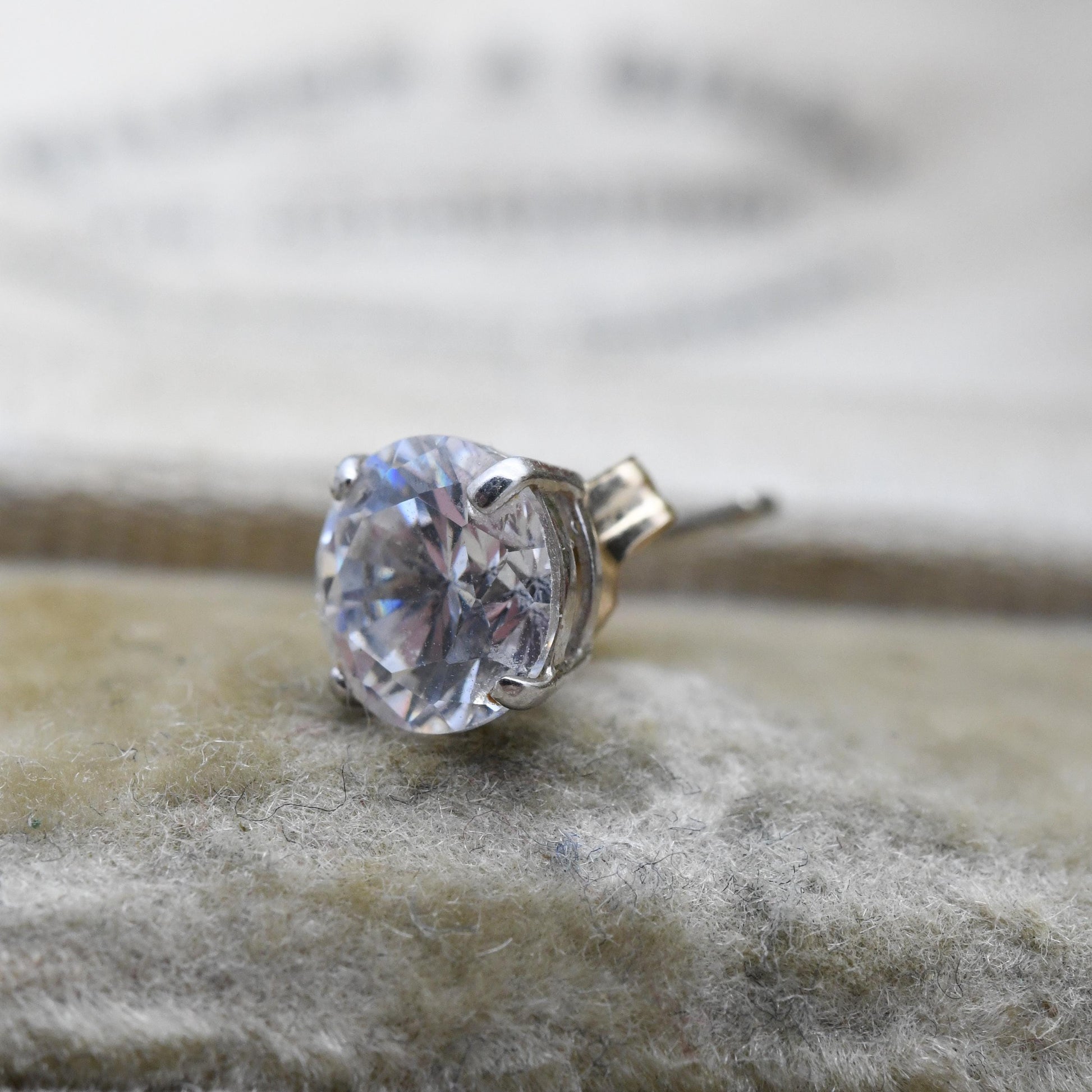 Single 9ct White Gold Stud Earring with Large CZ Clear Stone - Faceted Sparkly Stone | Butterfly Back