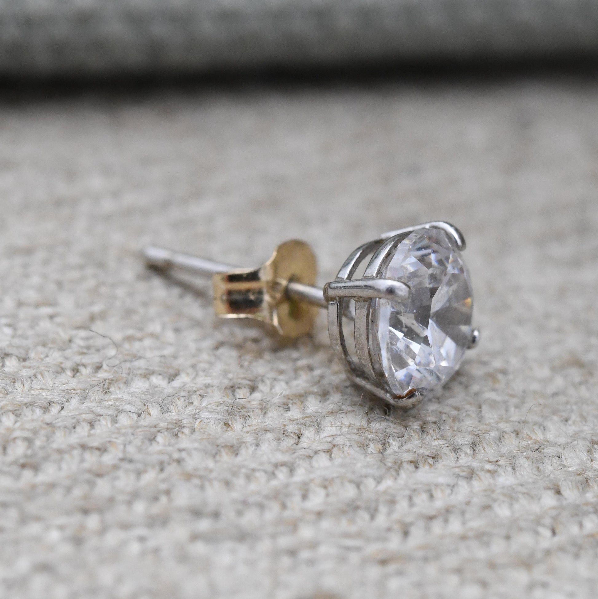 Single 9ct White Gold Stud Earring with Large CZ Clear Stone - Faceted Sparkly Stone | Butterfly Back