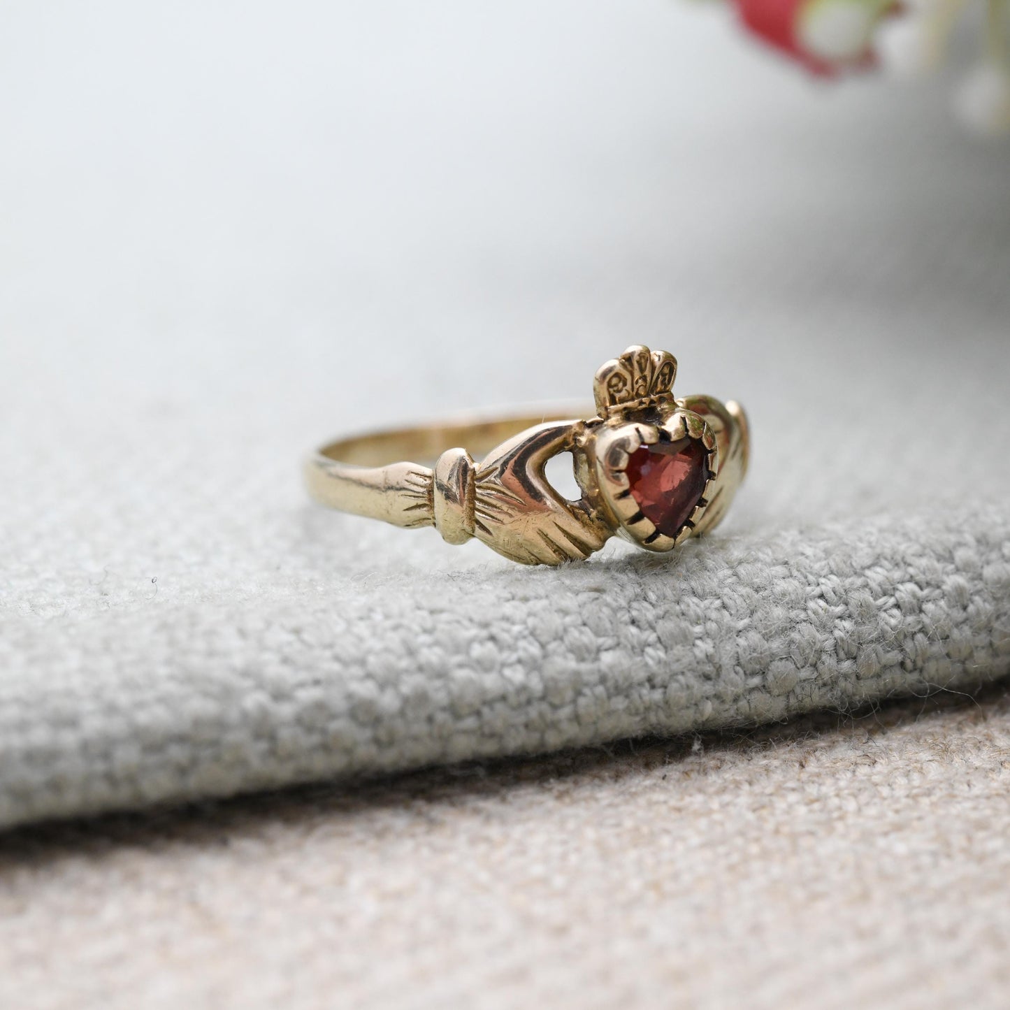 Vintage 9ct Gold Garnet Claddagh Ring - Irish Hands Holding Heart Symbol | Symbol of Love | Friendship | UK Size - N | US Size 6 3/4
