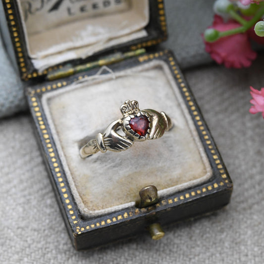 Vintage 9ct Gold Garnet Claddagh Ring - Irish Hands Holding Heart Symbol | Symbol of Love | Friendship | UK Size - N | US Size 6 3/4