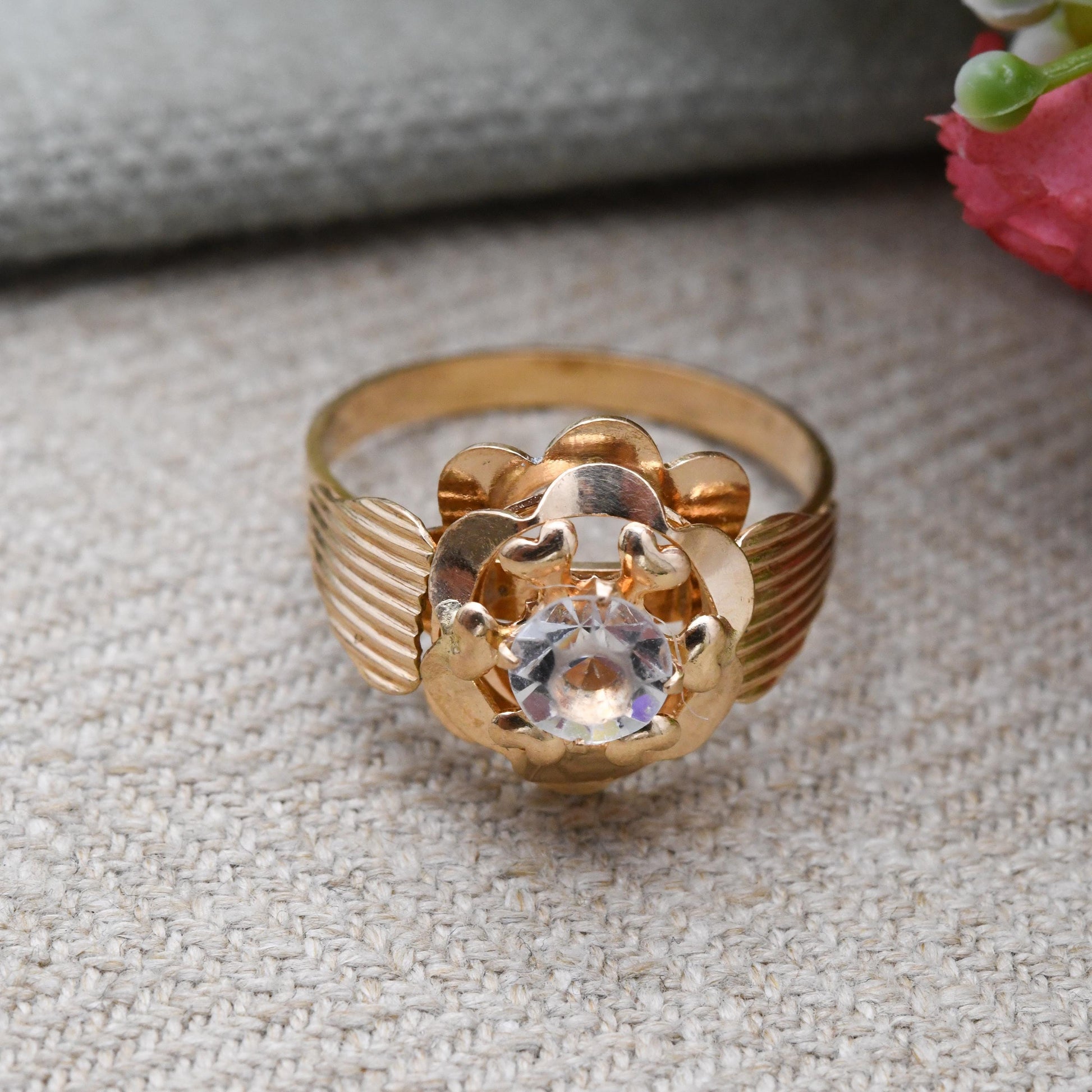 Vintage Italian 18ct Gold Paste Flower Ring c. 1960s Mid-Century Statement Jewellery | UK Size Q | US Size 8 1/2