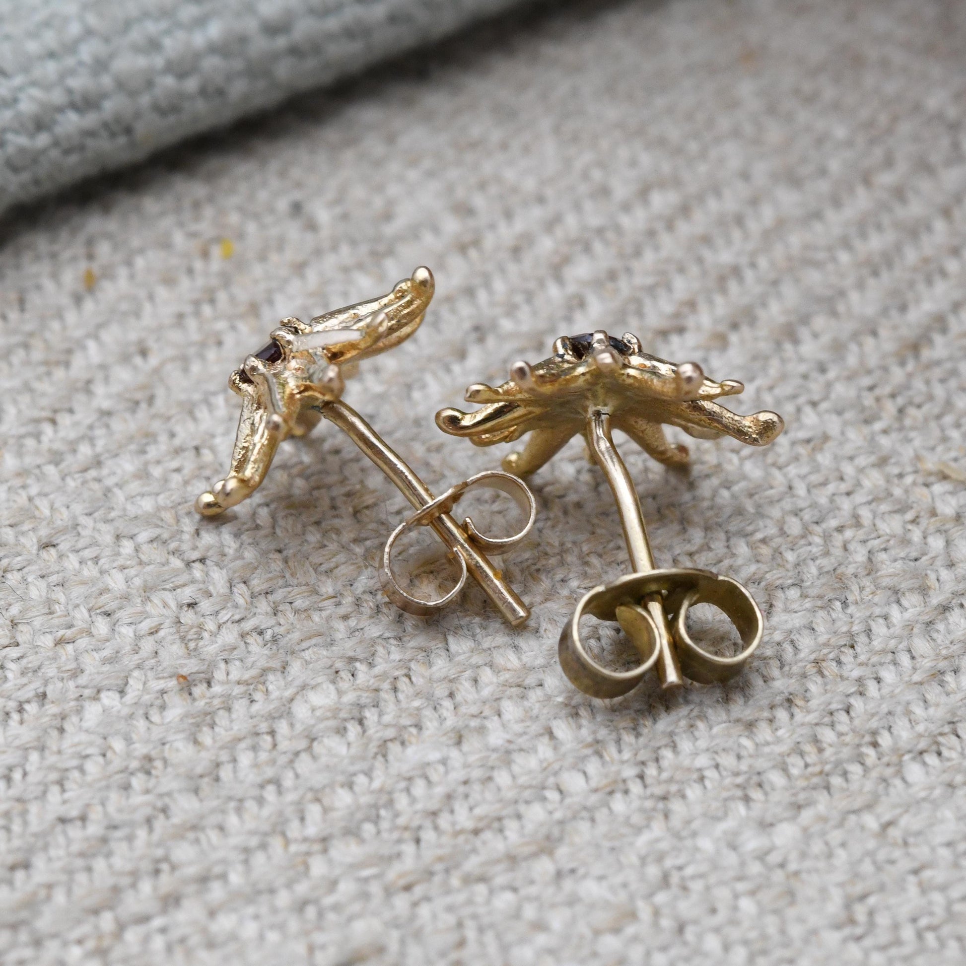 Vintage 9ct Gold Garnet Star Stud Earrings - Red Gemstone Starburst | Gold Birthday Gift | Butterfly Back | Everyday Stud Earrings