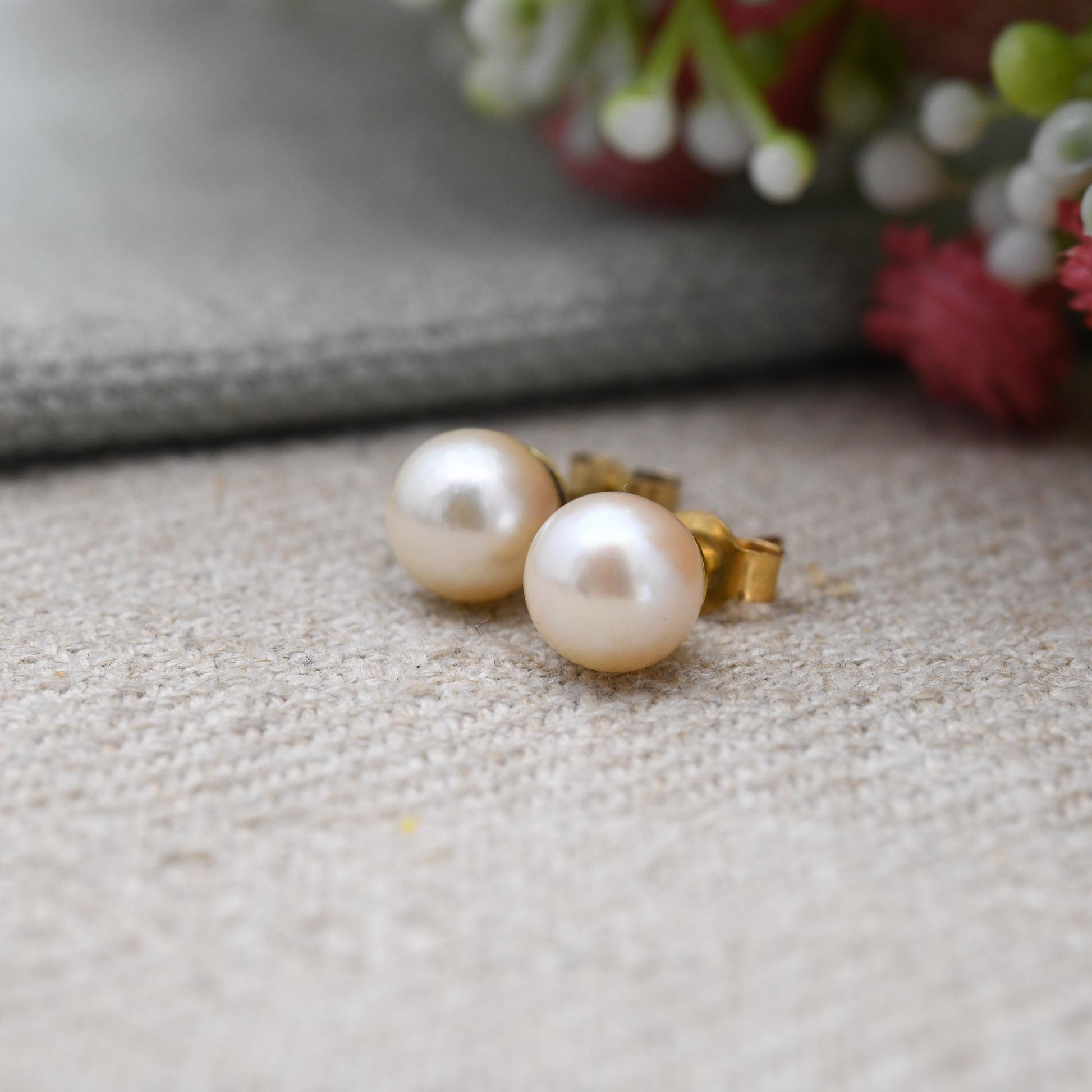 Vintage 9ct Gold Pearl Stud Earrings 7mm - Large Minimalist White Cultured Pearl Round Push Back Earrings | Everyday Jewellery Gift for Her