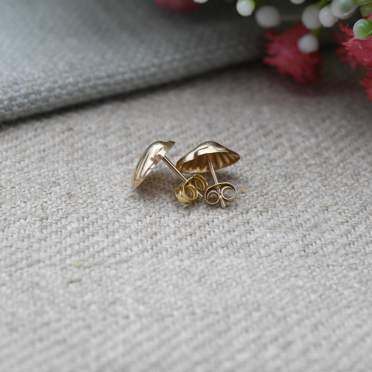 Vintage 9ct Gold Sea Shell Stud Earrings Mid-Century - Scallop Shape Studs | Solid Gold Jewellery Gift for Her | with Butterfly Backs