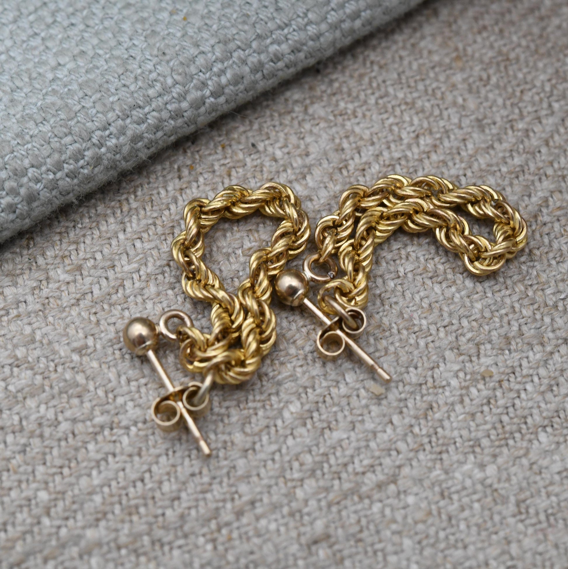 Vintage 9ct Gold Twisted Rope Chain Hoop Earrings - Pretty Light Gold Dangle Earrings with Butterfly Backs