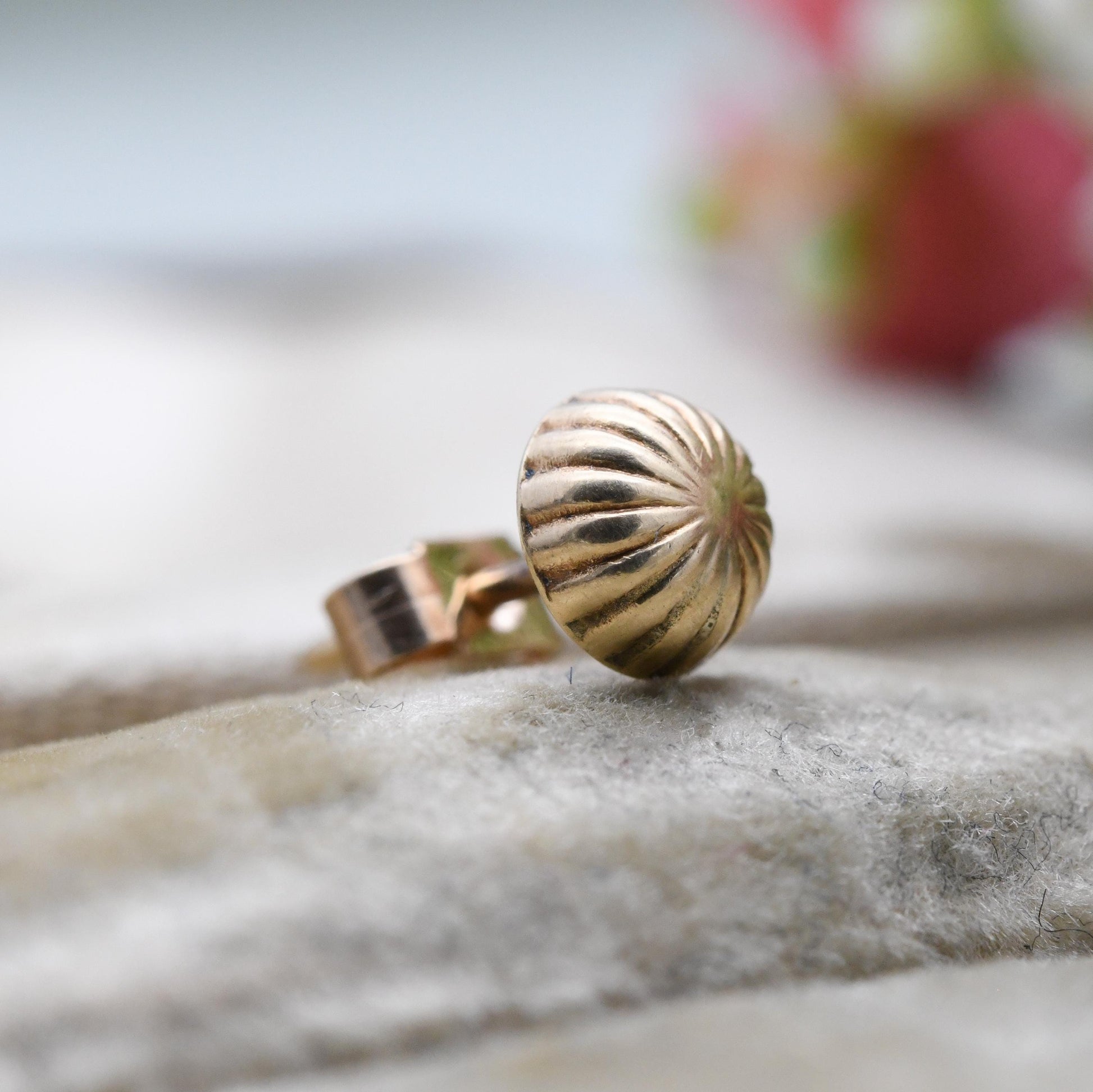 Single 9ct Gold Circle Stud Earring with Butterfly Back.