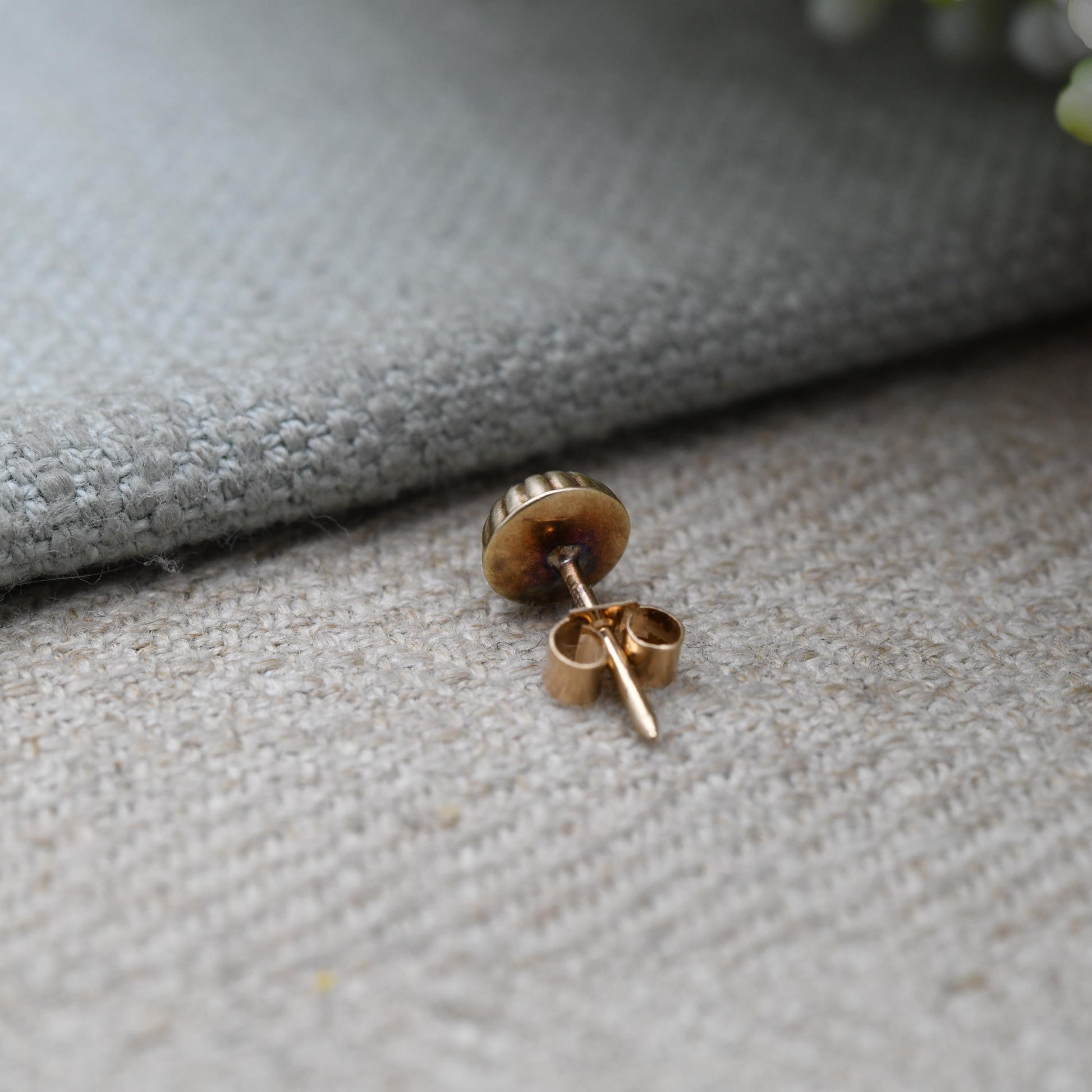 Single 9ct Gold Circle Stud Earring with Butterfly Back.