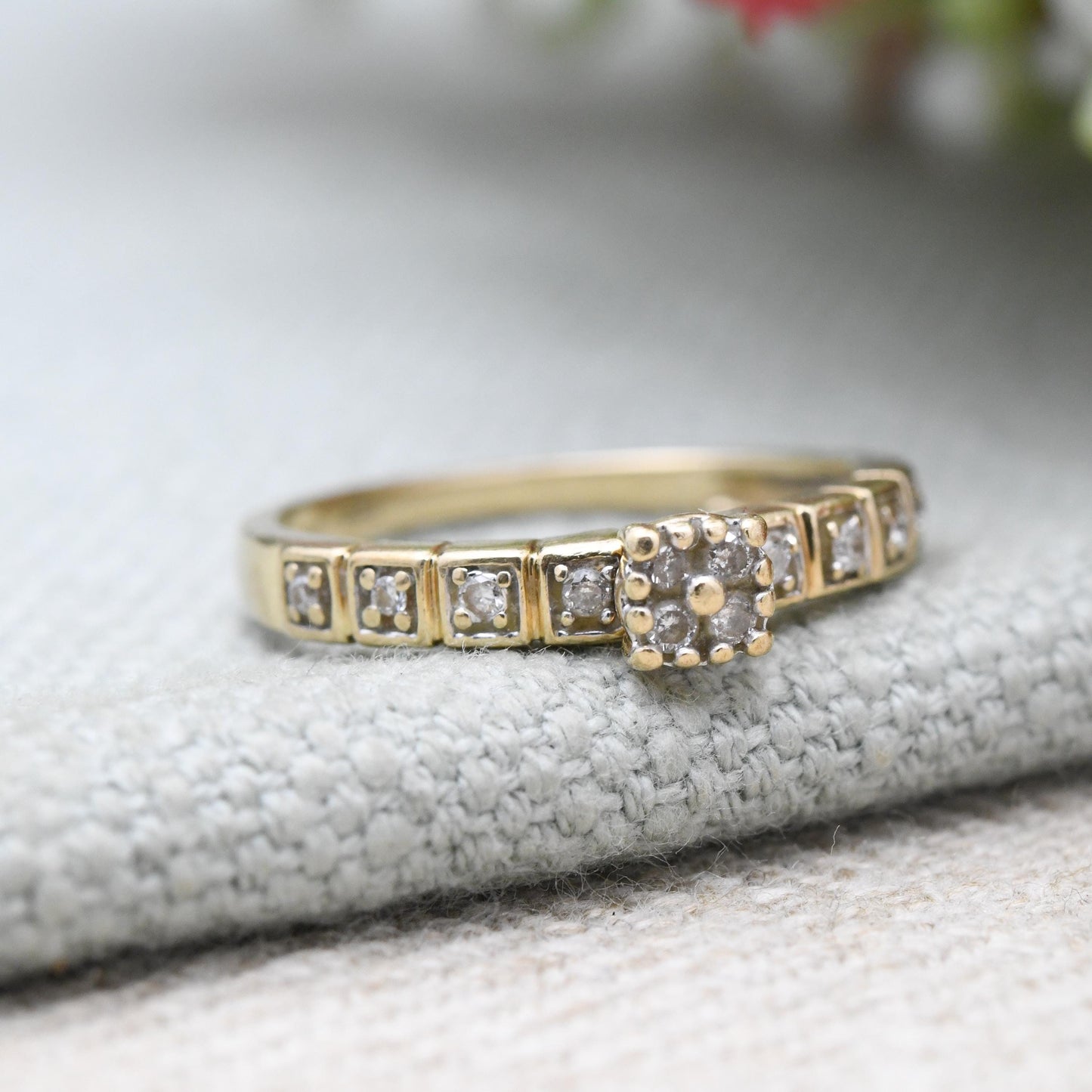 Vintage 9ct Gold Illusion Diamond Ring - Solitaire Style Gold Jewellery | Gift for Her | UK Size - N 1/2 US Size - 7
