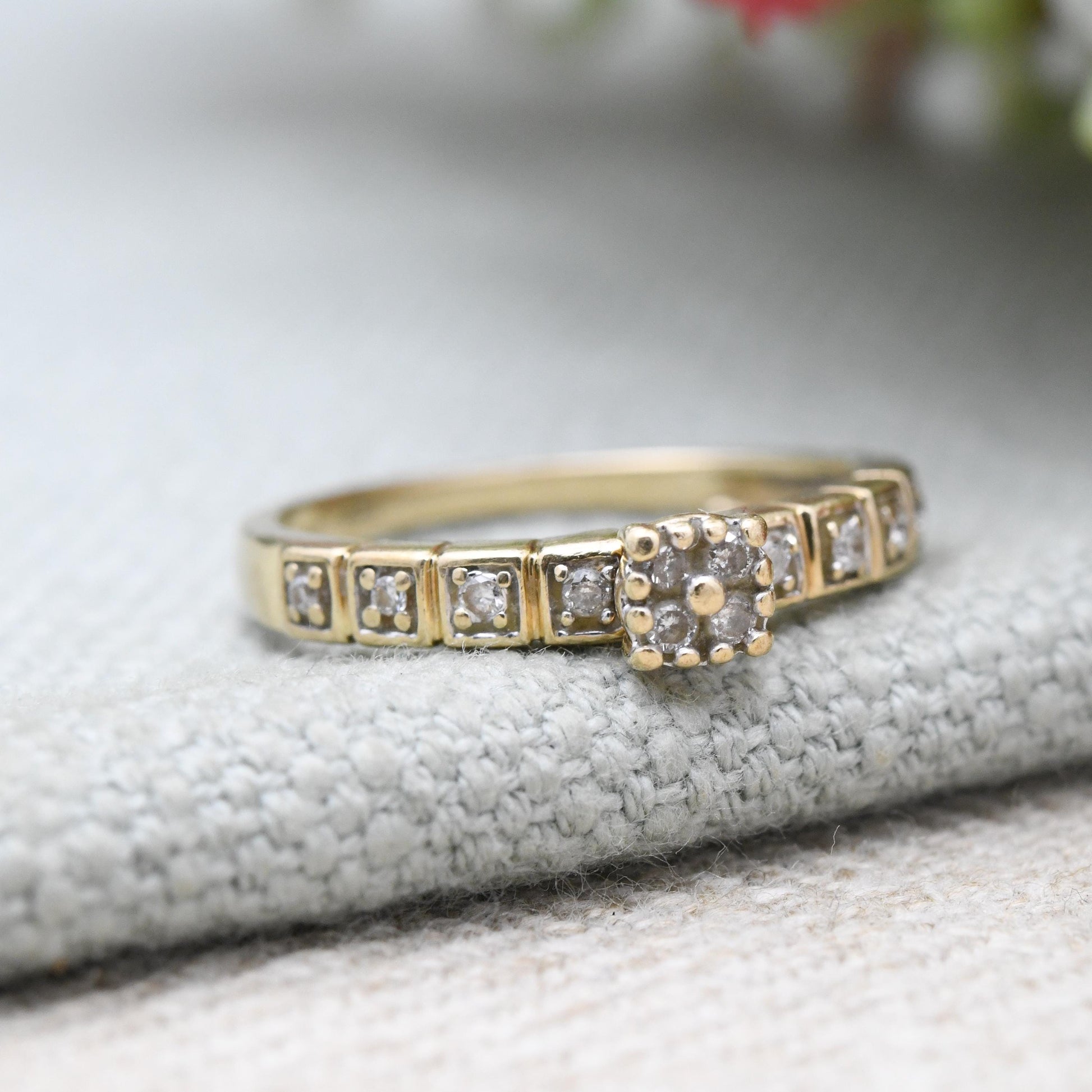 Vintage 9ct Gold Illusion Diamond Ring - Solitaire Style Gold Jewellery | Gift for Her | UK Size - N 1/2 US Size - 7