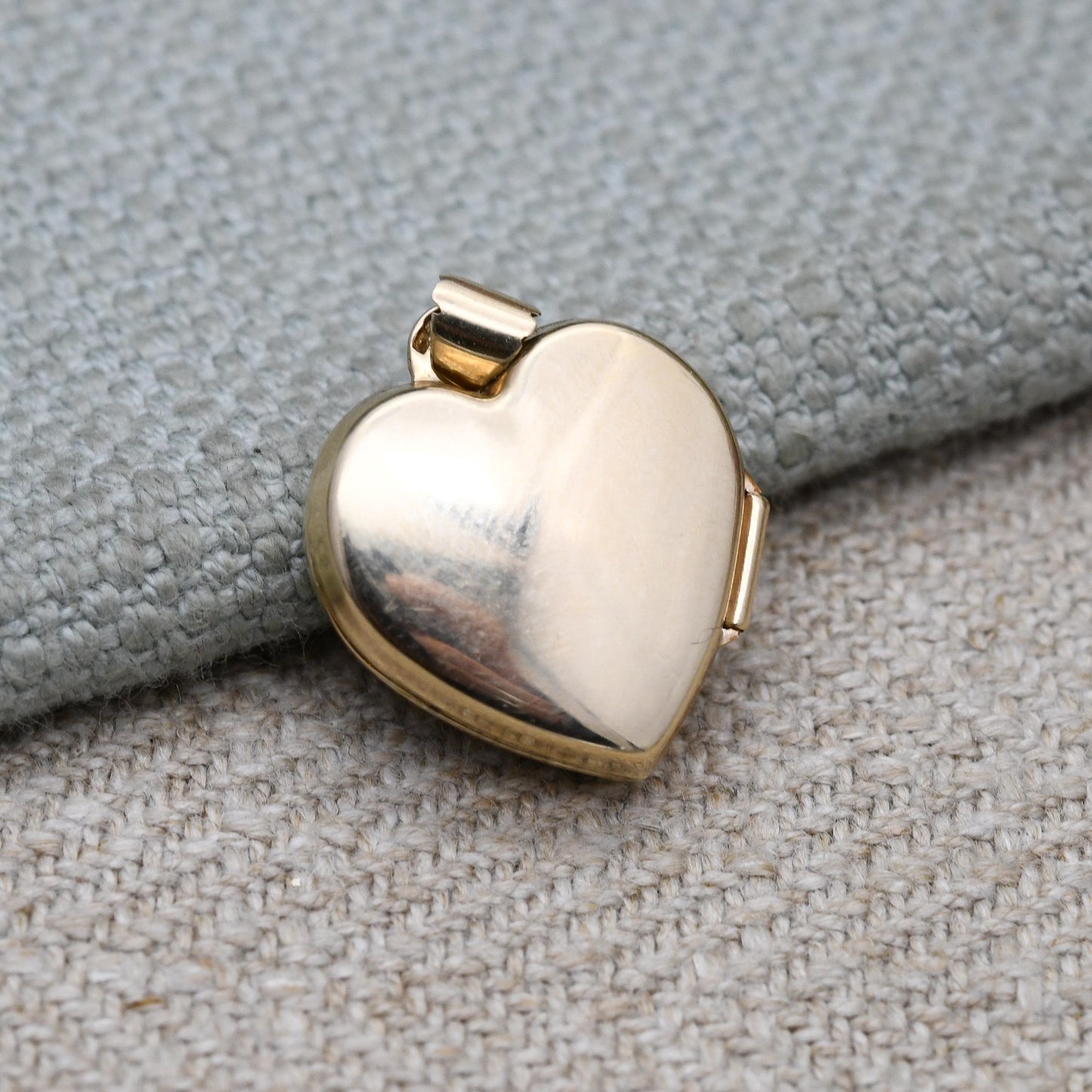 9ct Gold Diamond Heart Locket Pendant - GA | Love Heart Locket Charm Pendant | Sentimental Jewellery Gift for Her