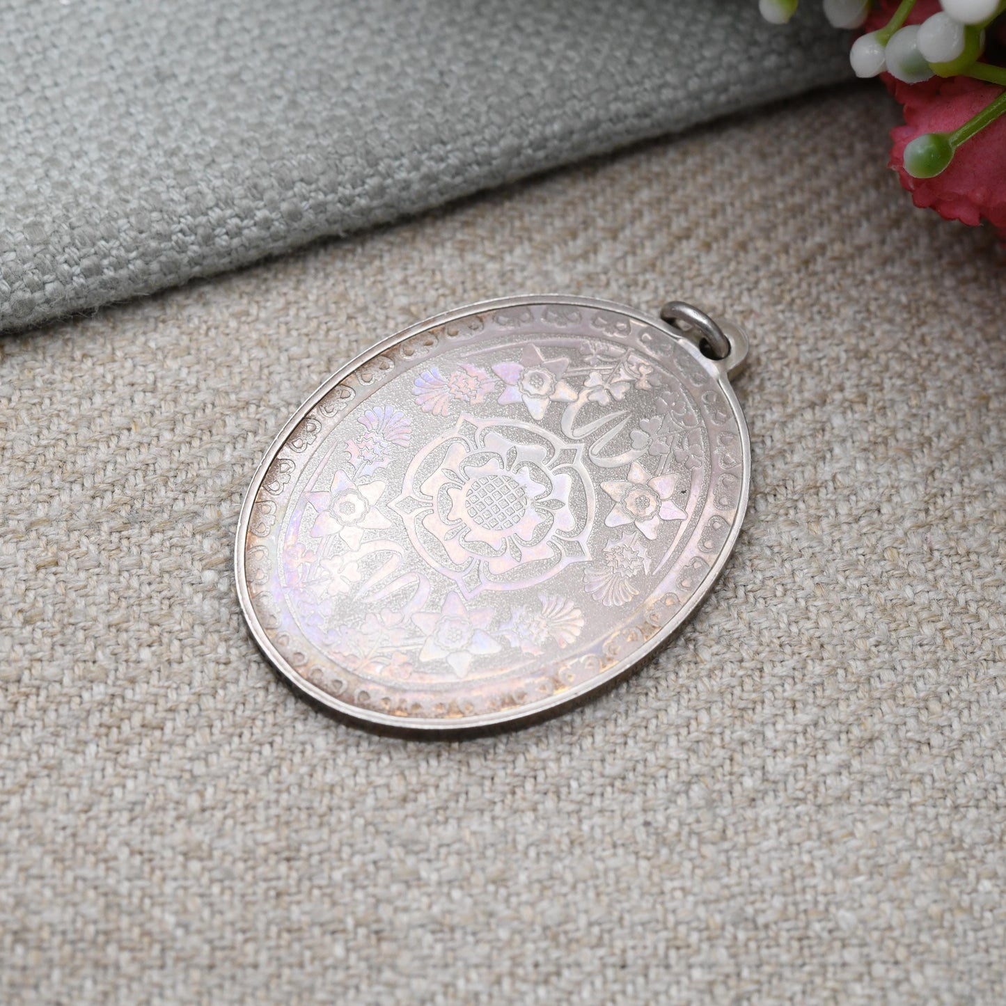 Vintage Sterling Silver Elizabeth II 1977 Silver Jubilee Medal Pendant - John Pinches Silver Collectable Memorabilia | Jubilee Royal Rose