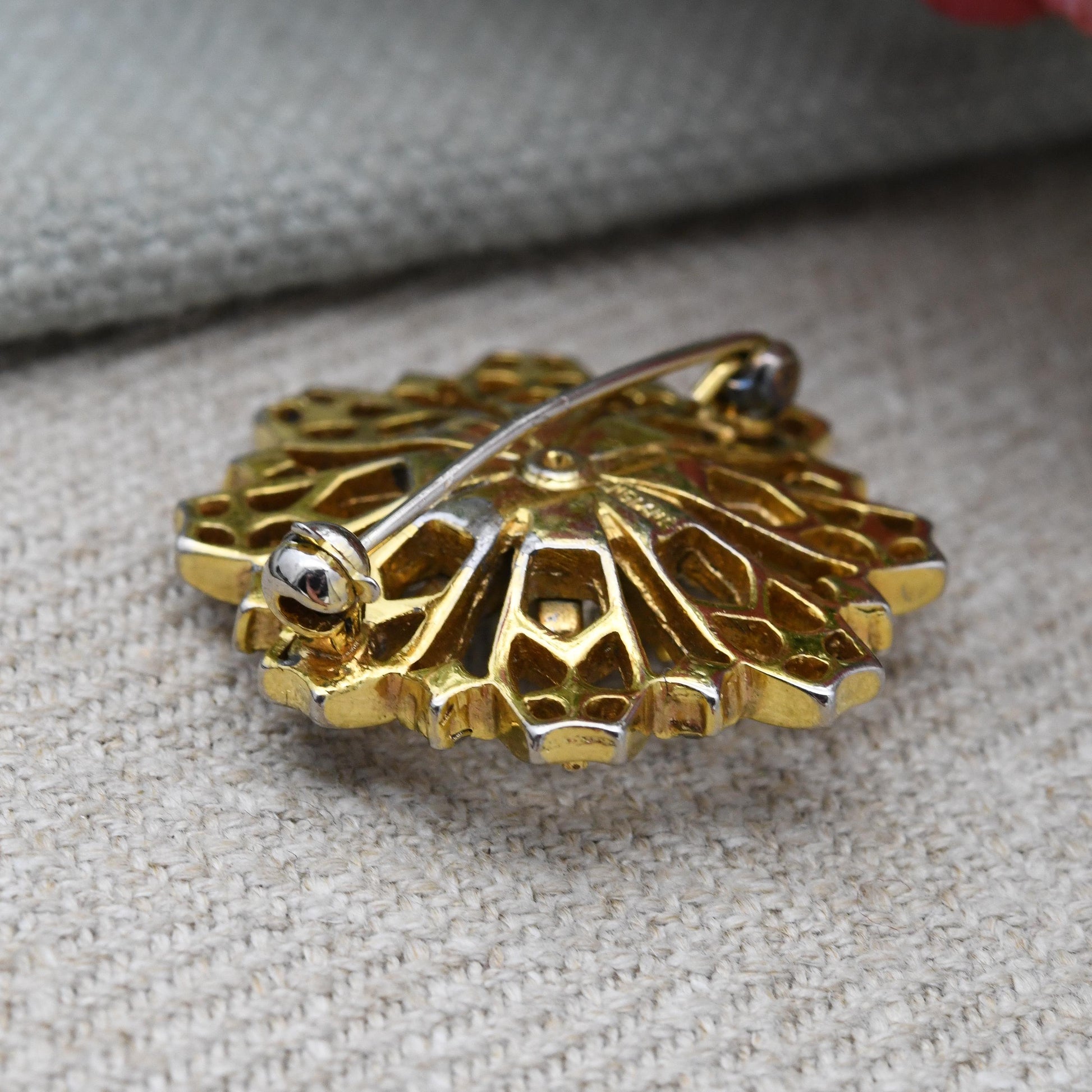Vintage Goldenlace Daisy Brooch c. 1940s Signed Designer Jewellery - Alfred Philippe for Trifari Patent Registered Design