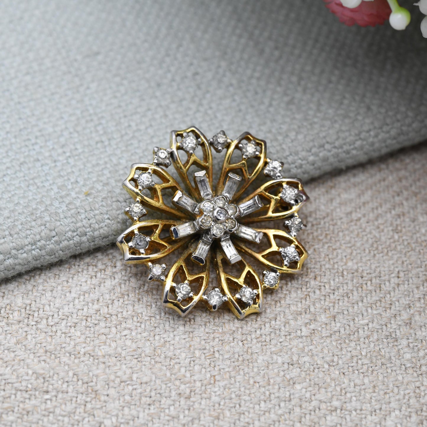 Vintage Goldenlace Daisy Brooch c. 1940s Signed Designer Jewellery - Alfred Philippe for Trifari Patent Registered Design