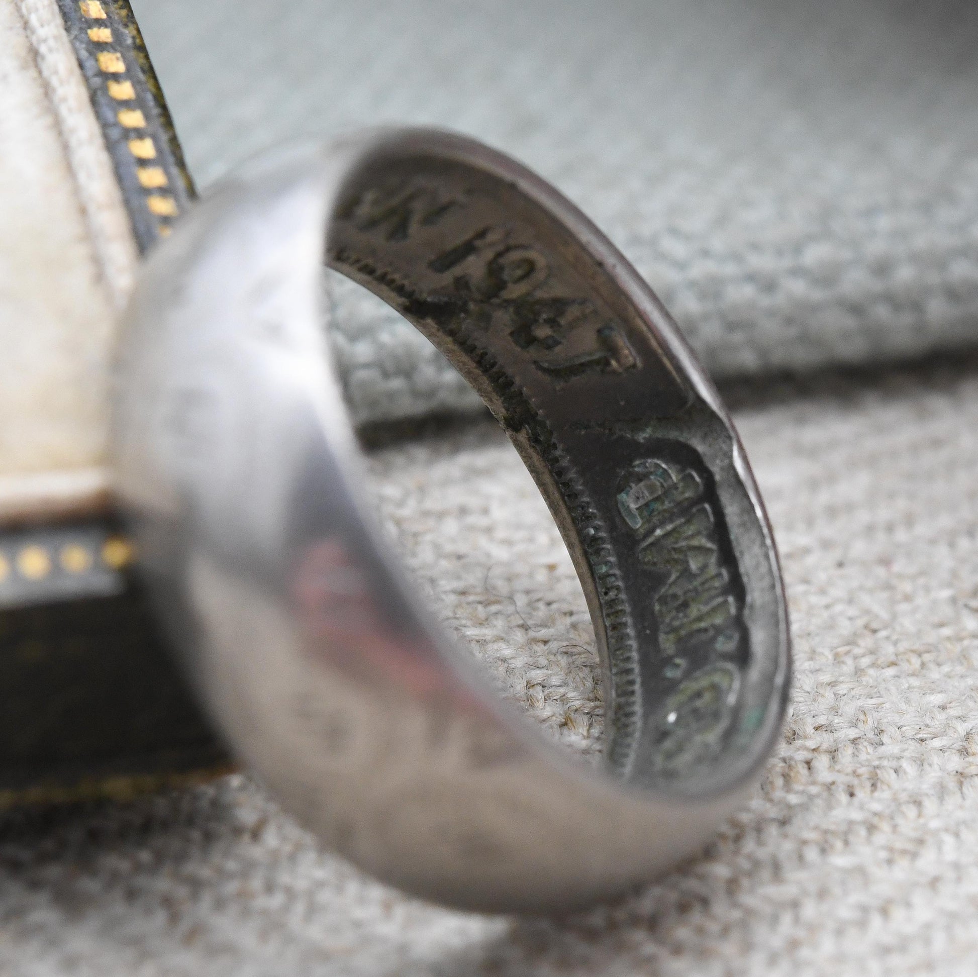 Vintage 1947 Coin Band Ring Half Crown Hand Engraved Design - Unusual Chunky Silver Band | Hidden Secret Words | UK Size - R | US Size - 9