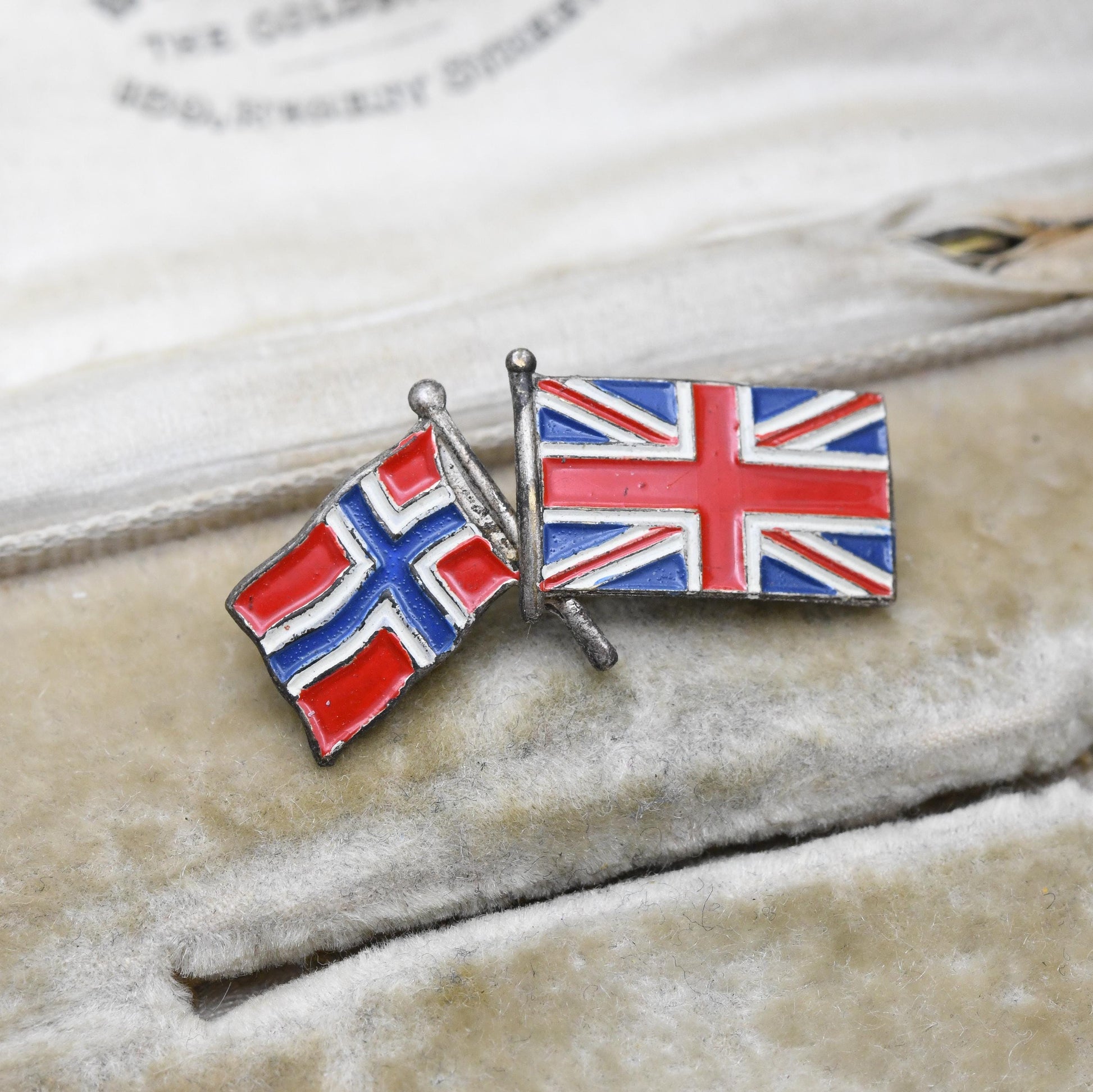 Vintage Norway Britain Crossed Flags Brooch Friendship Lapel Pin - Colourful Enamel Collectable Jewellery | British and Norwegian