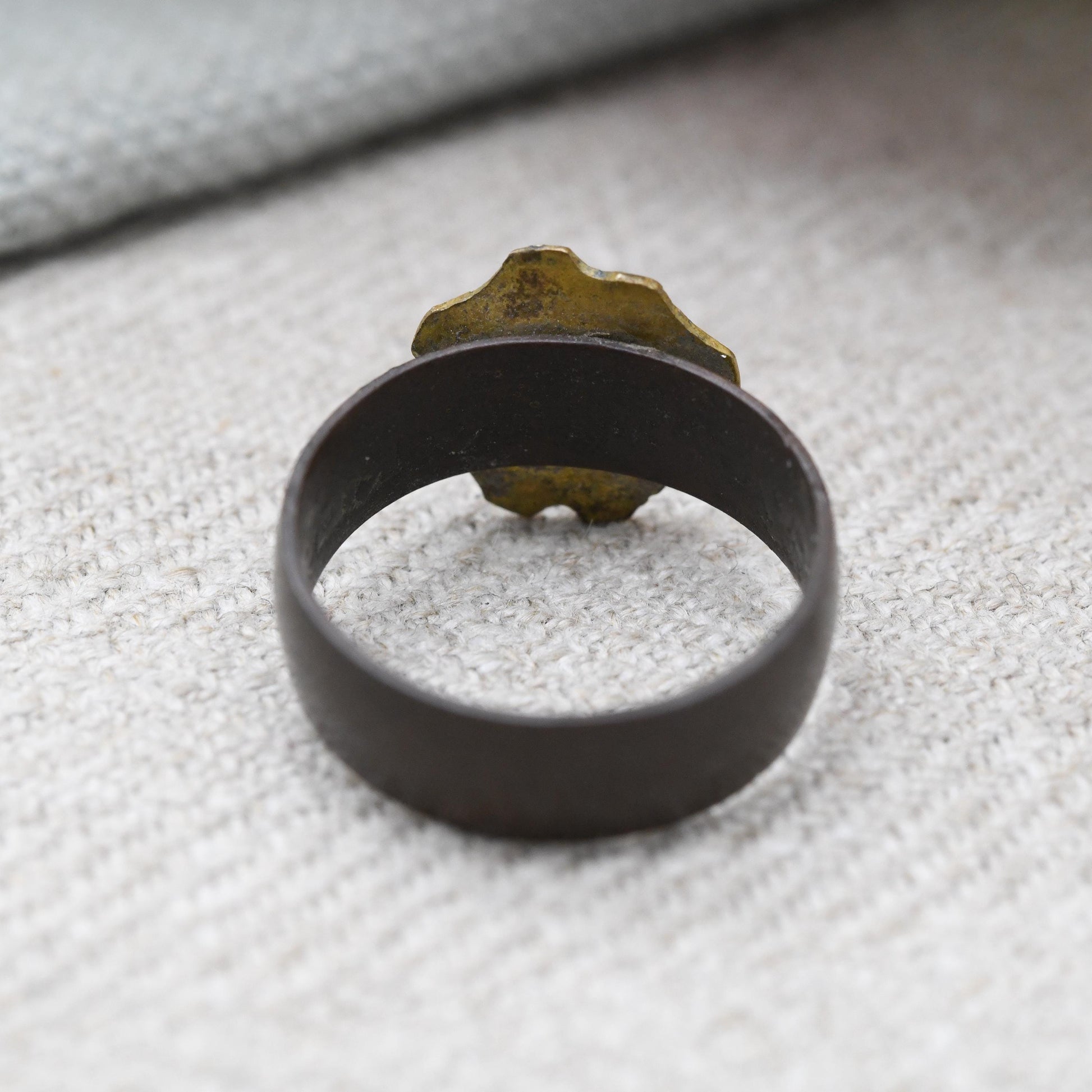 Antique WWI Trench Art Ring c. 1910s Military Souvenir Jewellery - Brass and Copper Russian Cyrillic Coin Band | Size UK - O | US - 7