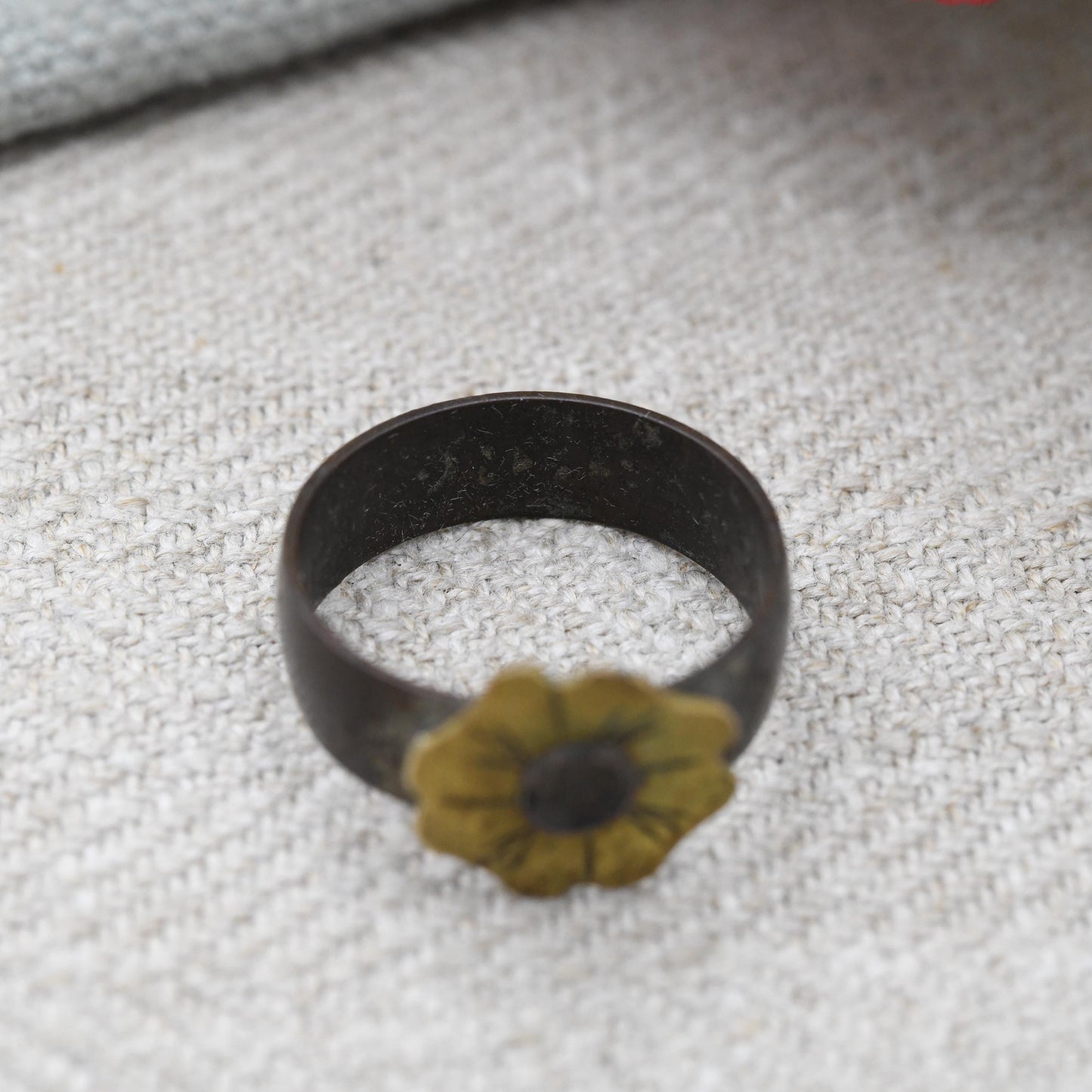 Antique WWI Trench Art Ring c. 1910s Military Souvenir Jewellery - Brass and Copper Russian Cyrillic Coin Band | Size UK - O | US - 7