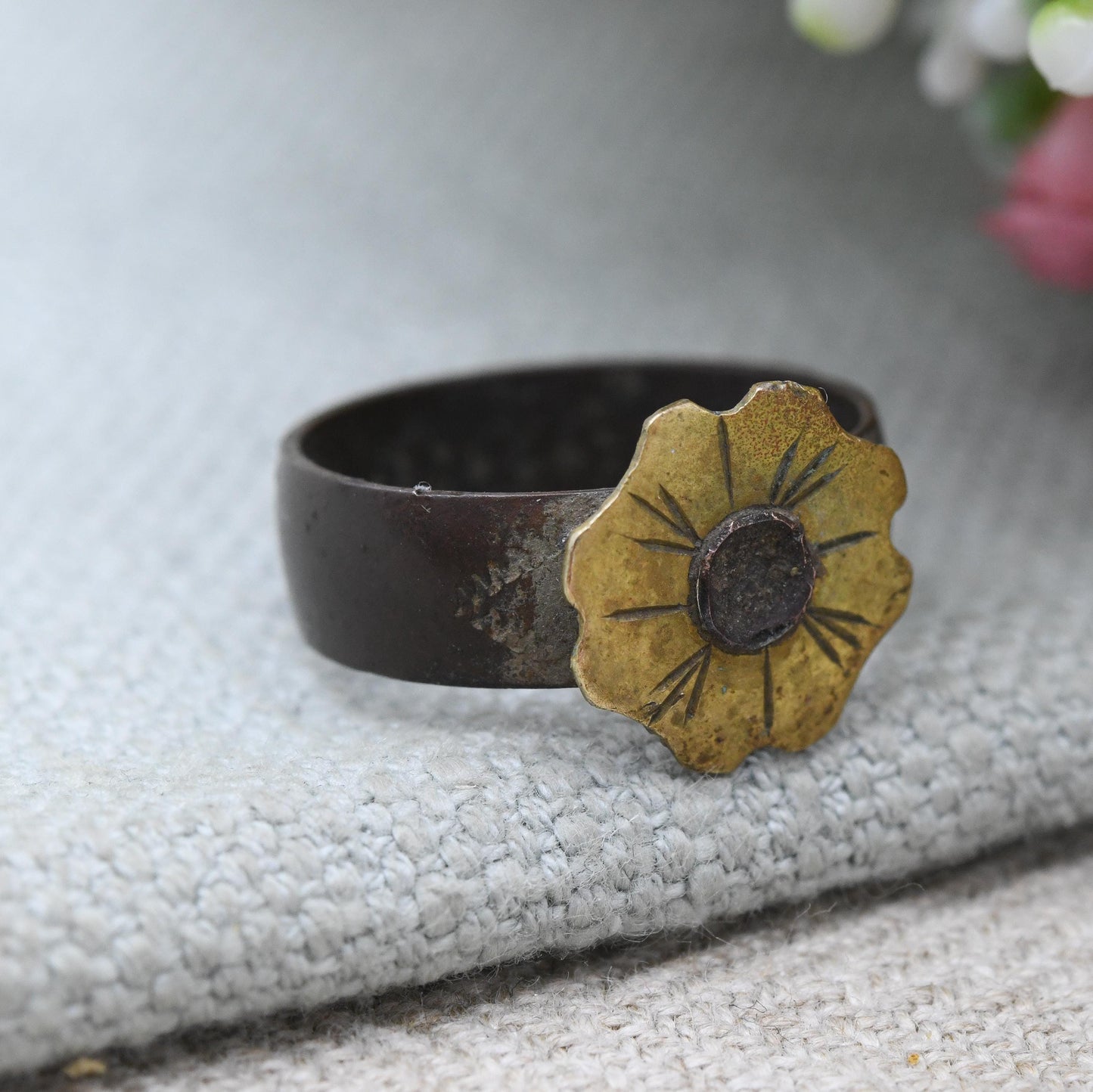 Antique WWI Trench Art Ring c. 1910s Military Souvenir Jewellery - Brass and Copper Russian Cyrillic Coin Band | Size UK - O | US - 7