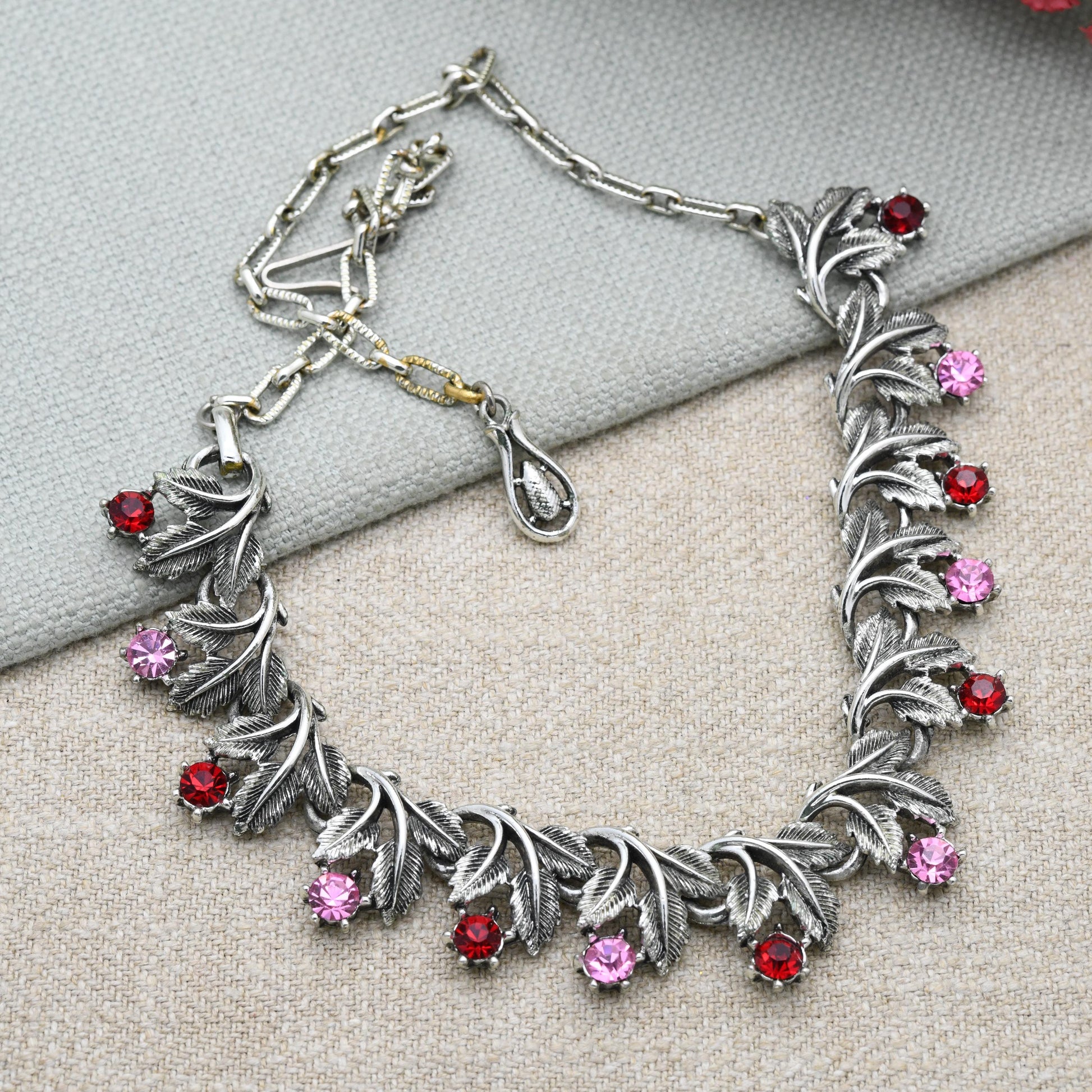 Vintage Jewelcraft Leaf Panel Necklace with Red and Pink Stones - Branded Midcentury Costume Jewellery | 16"