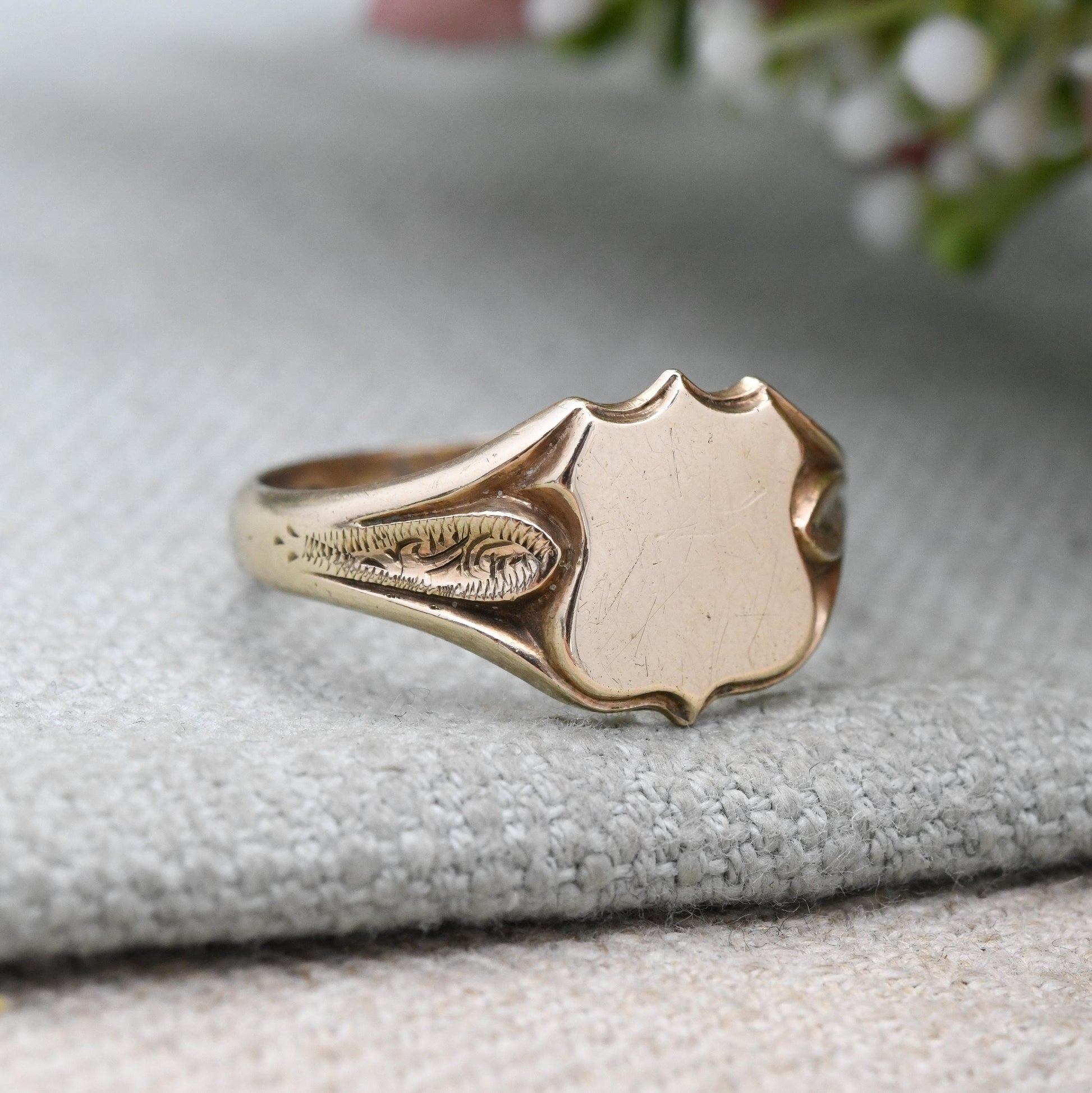 Vintage 9ct Gold Signet Ring 1959 - Shield Shaped Signet | Mid-Century Scrolling Shoulders | Gift for Him | UK Size - W 1/2 US Size - 11 1/4