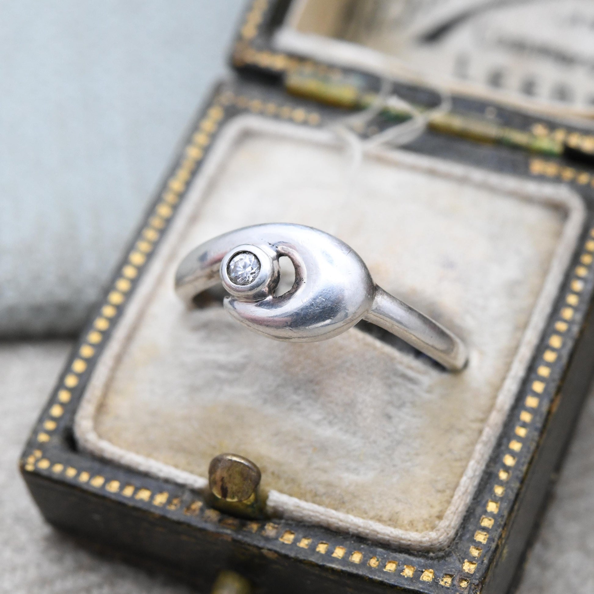 Vintage Sterling Silver Clear Stone Solitaire Swirl Ring - White Stone | Bezel | UK Size - N | US Size - 6 1/2
