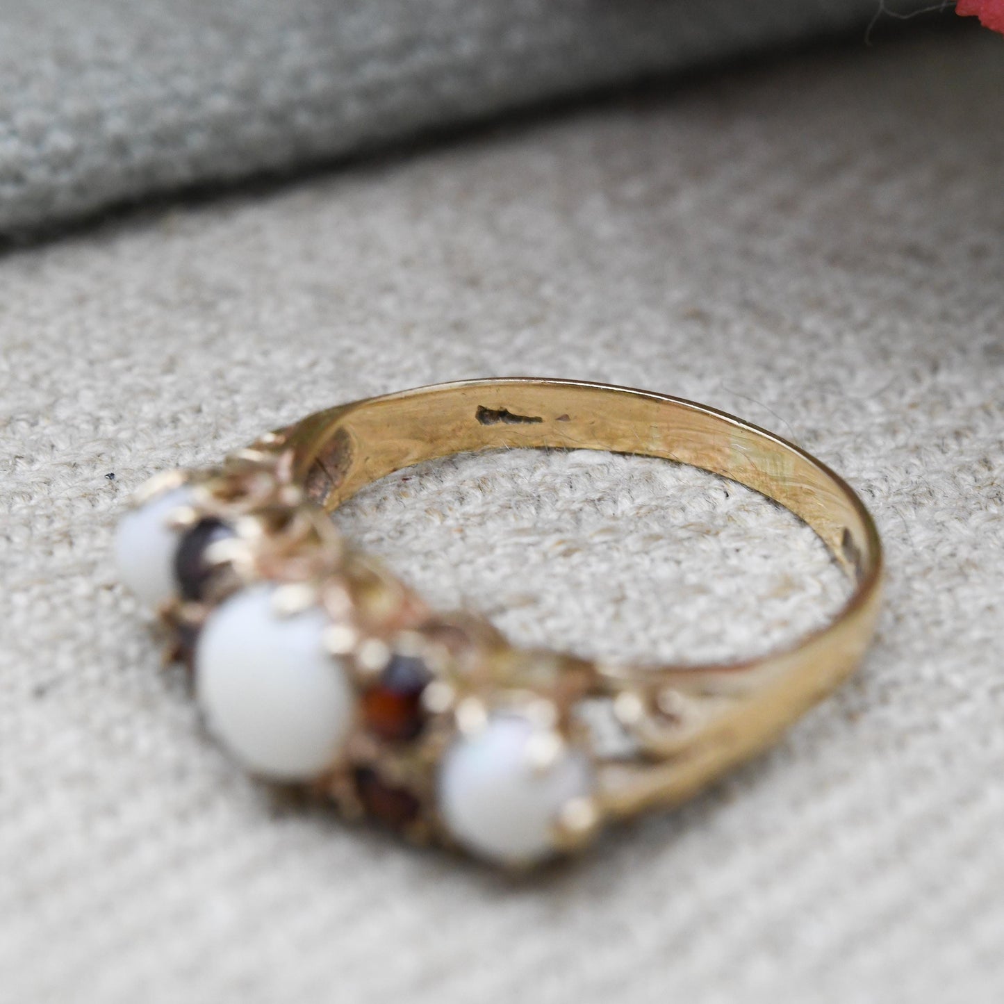 Vintage 9ct Gold Opal 3 Stone Ring with Garnet Accent Stones 1979 - Pretty Mid-Century Dress Ring | UK Size - L 1/2 | US Size - 6