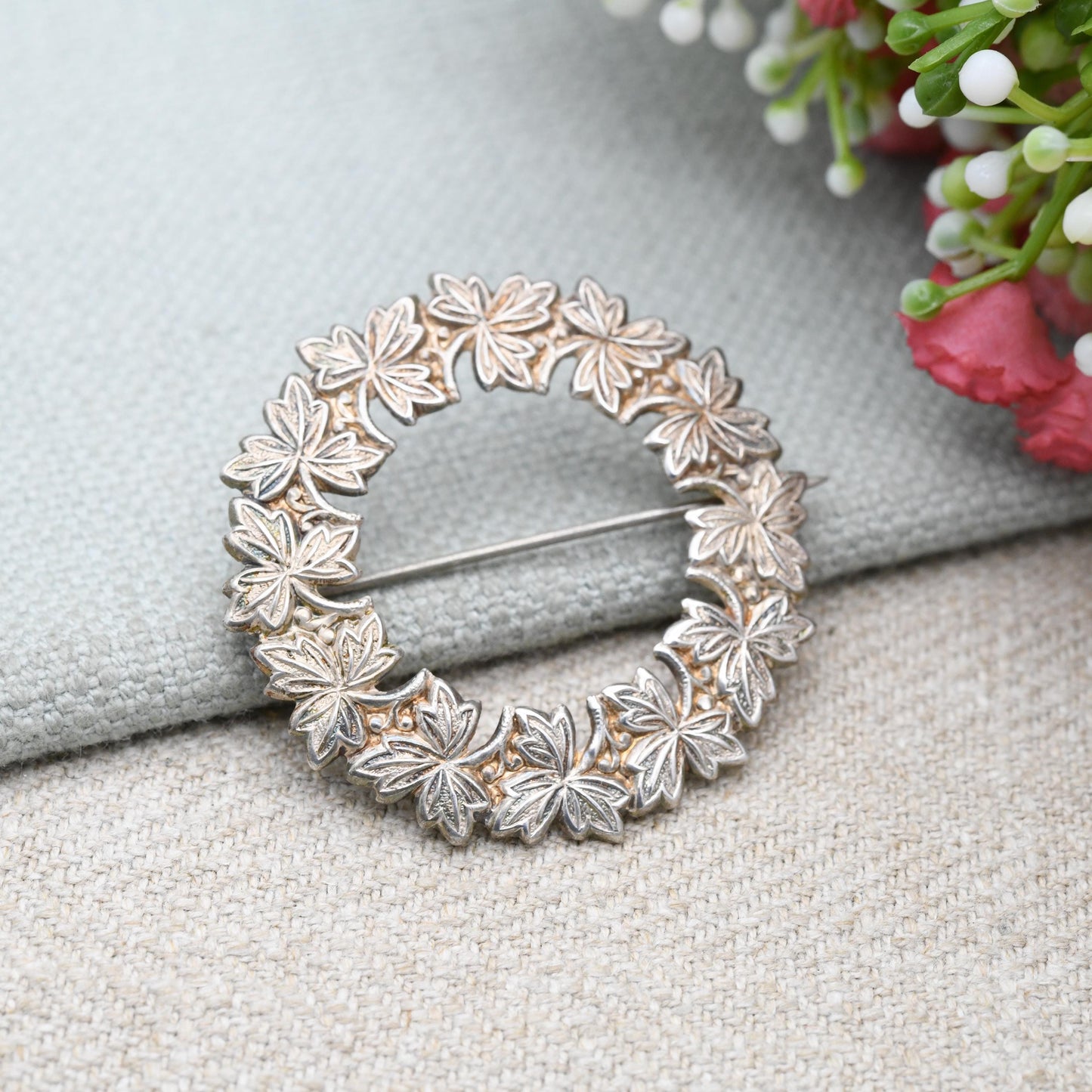Vintage Silver Hand Engraved Ivy Leaf Wreath Brooch - Floral Unisex Pin Brooch | Christmas Decoration | Gift for Her