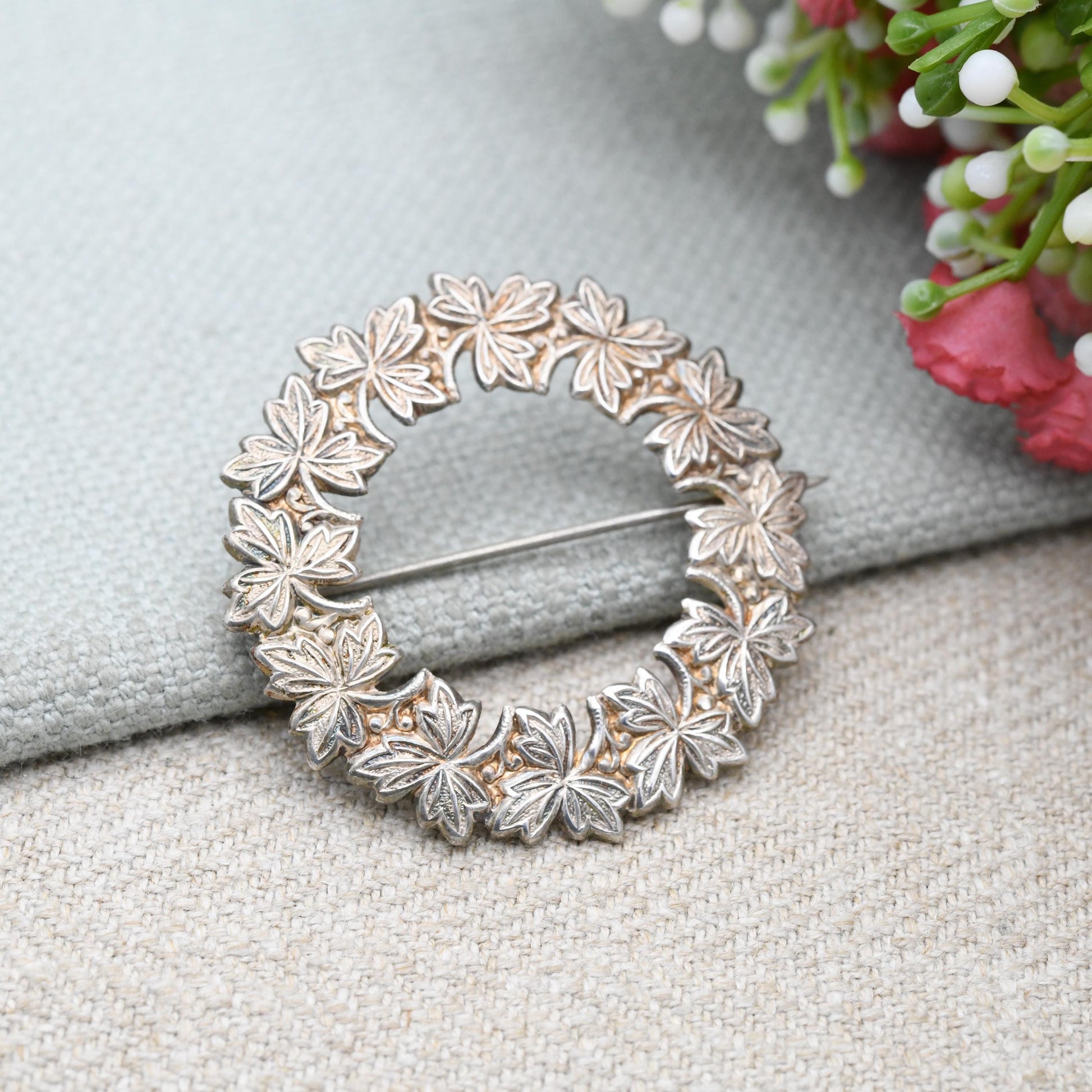 Vintage Silver Hand Engraved Ivy Leaf Wreath Brooch - Floral Unisex Pin Brooch | Christmas Decoration | Gift for Her