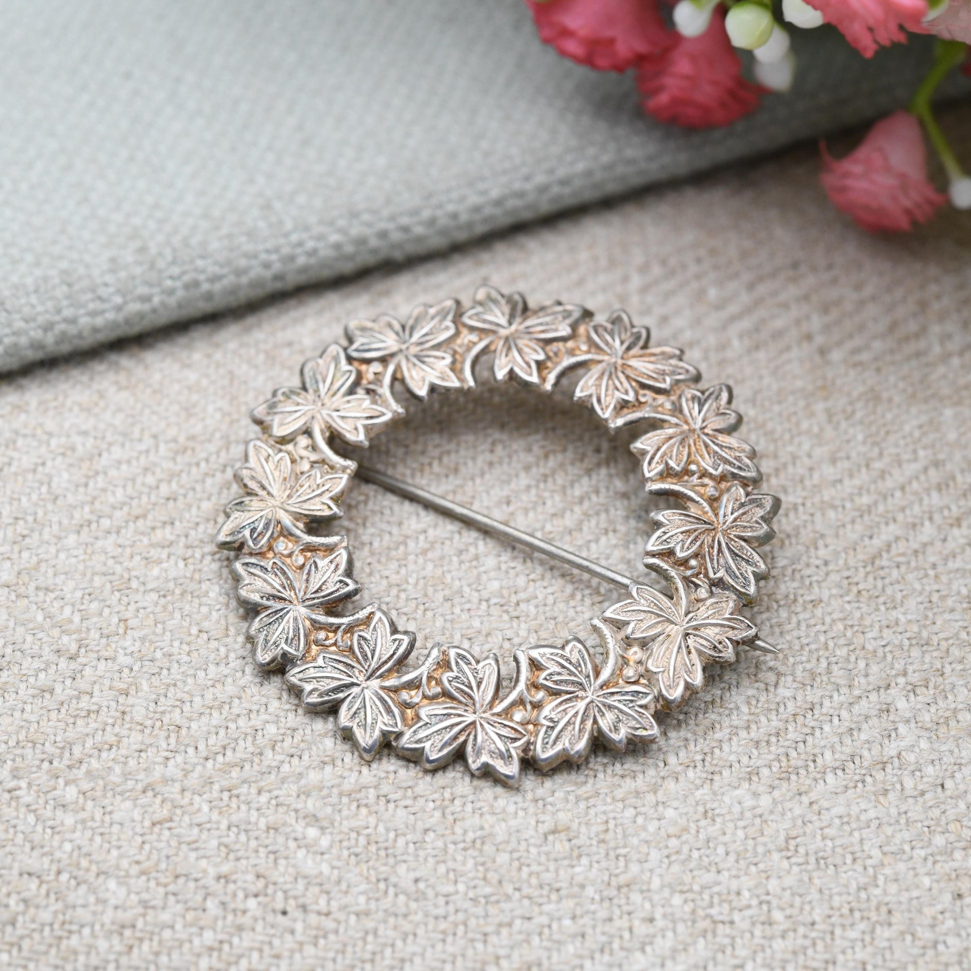 Vintage Silver Hand Engraved Ivy Leaf Wreath Brooch - Floral Unisex Pin Brooch | Christmas Decoration | Gift for Her