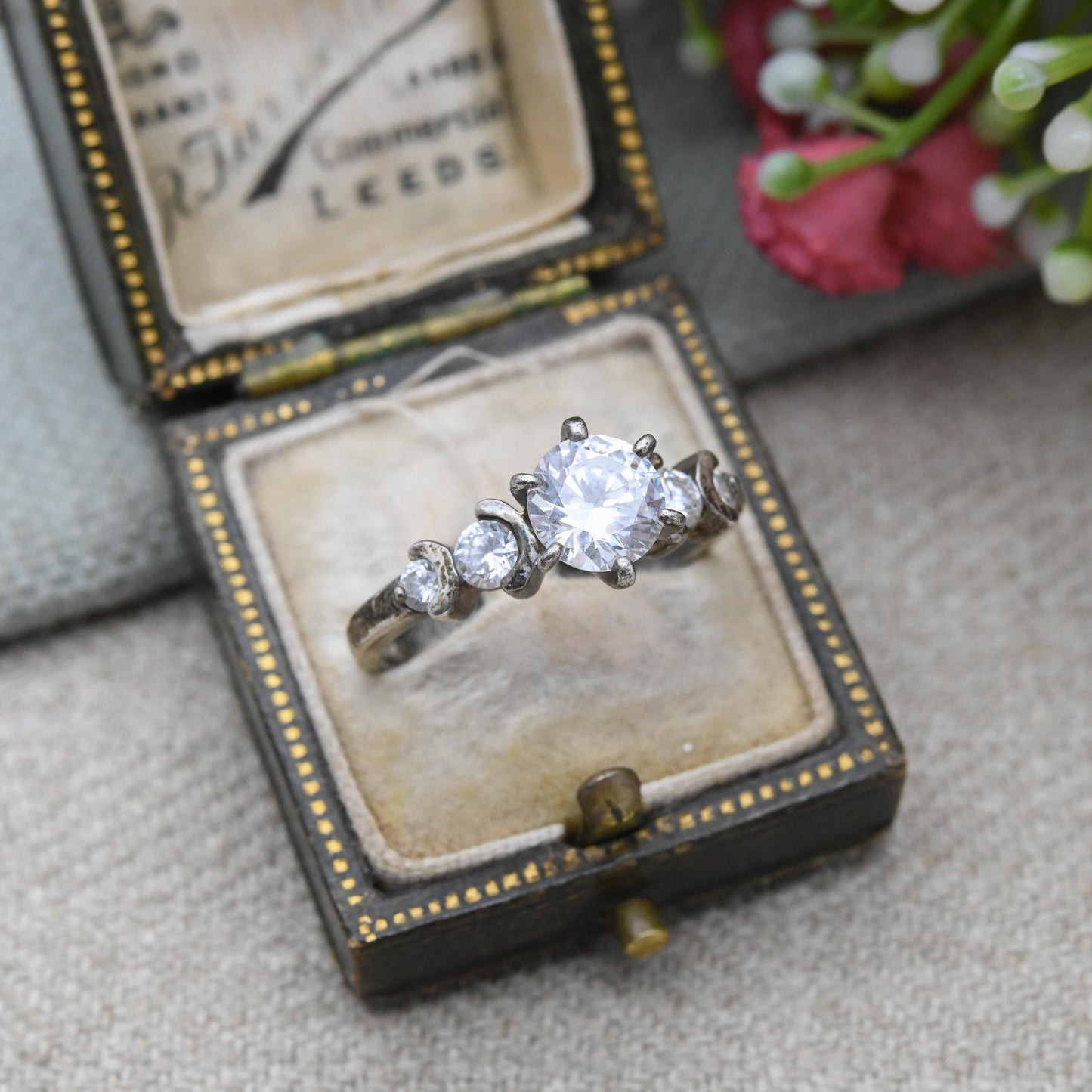 Vintage Sterling Silver Solitaire Ring Large Round CZ and Side Stones - Faceted White Stones | UK Size - Q | US Size - 8