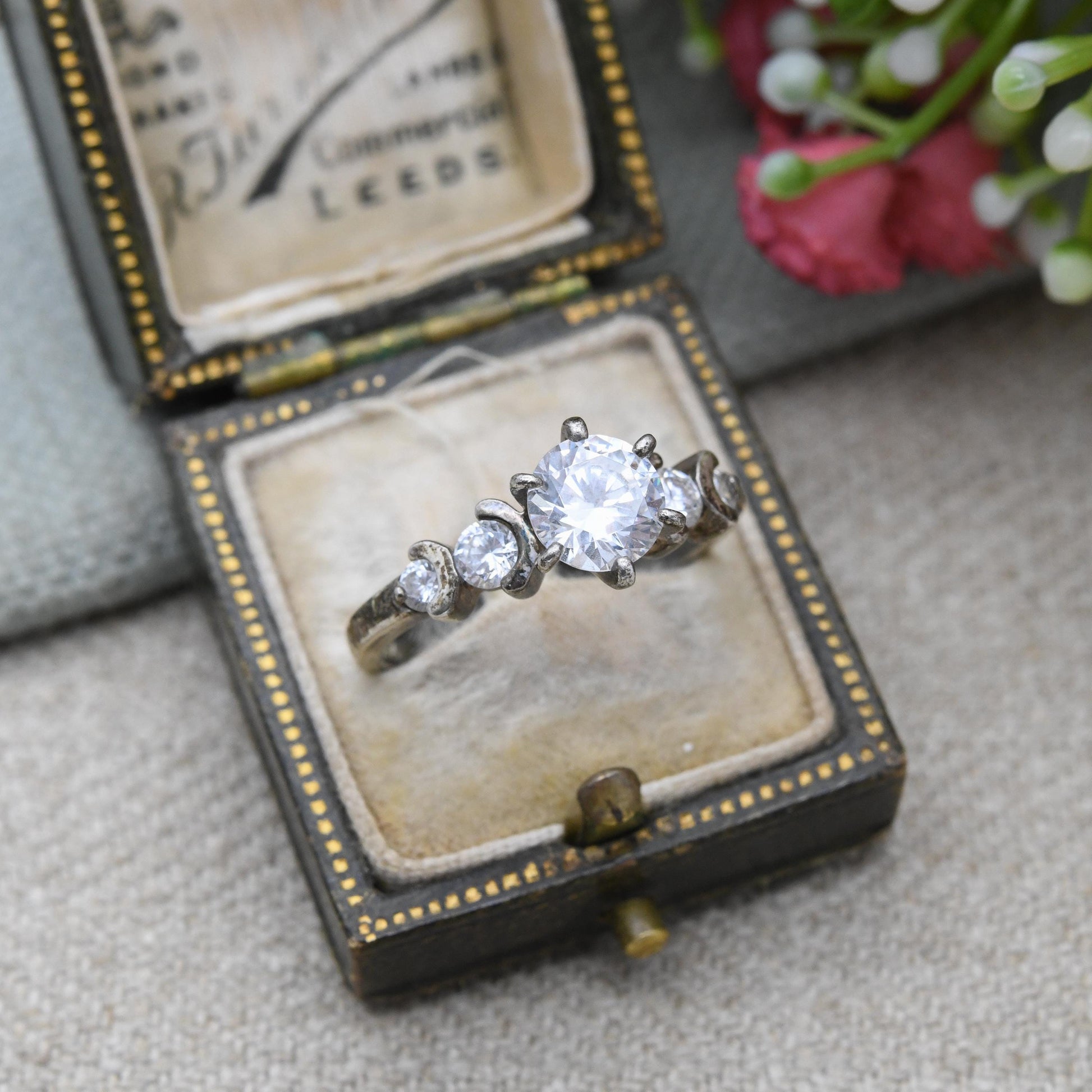 Vintage Sterling Silver Solitaire Ring Large Round CZ and Side Stones - Faceted White Stones | UK Size - Q | US Size - 8