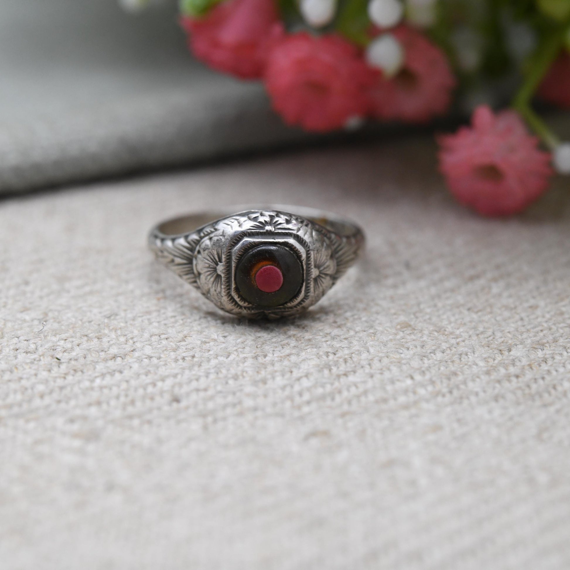 Antique Silver Resin Ring - Floral and Geometric Detailed Shoulders | Small Cabochon Stone | UK Size - L | US Size - 5 3/4