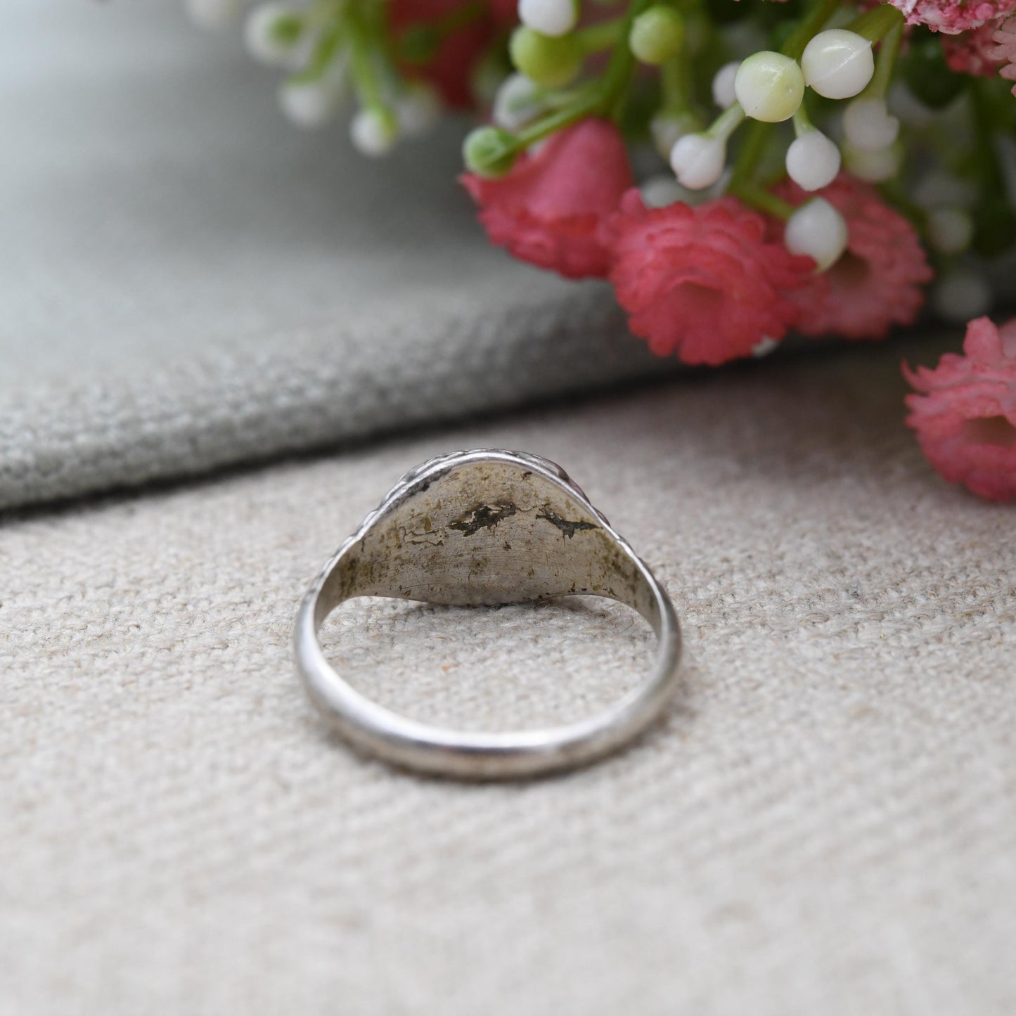 Antique Silver Resin Ring - Floral and Geometric Detailed Shoulders | Small Cabochon Stone | UK Size - L | US Size - 5 3/4