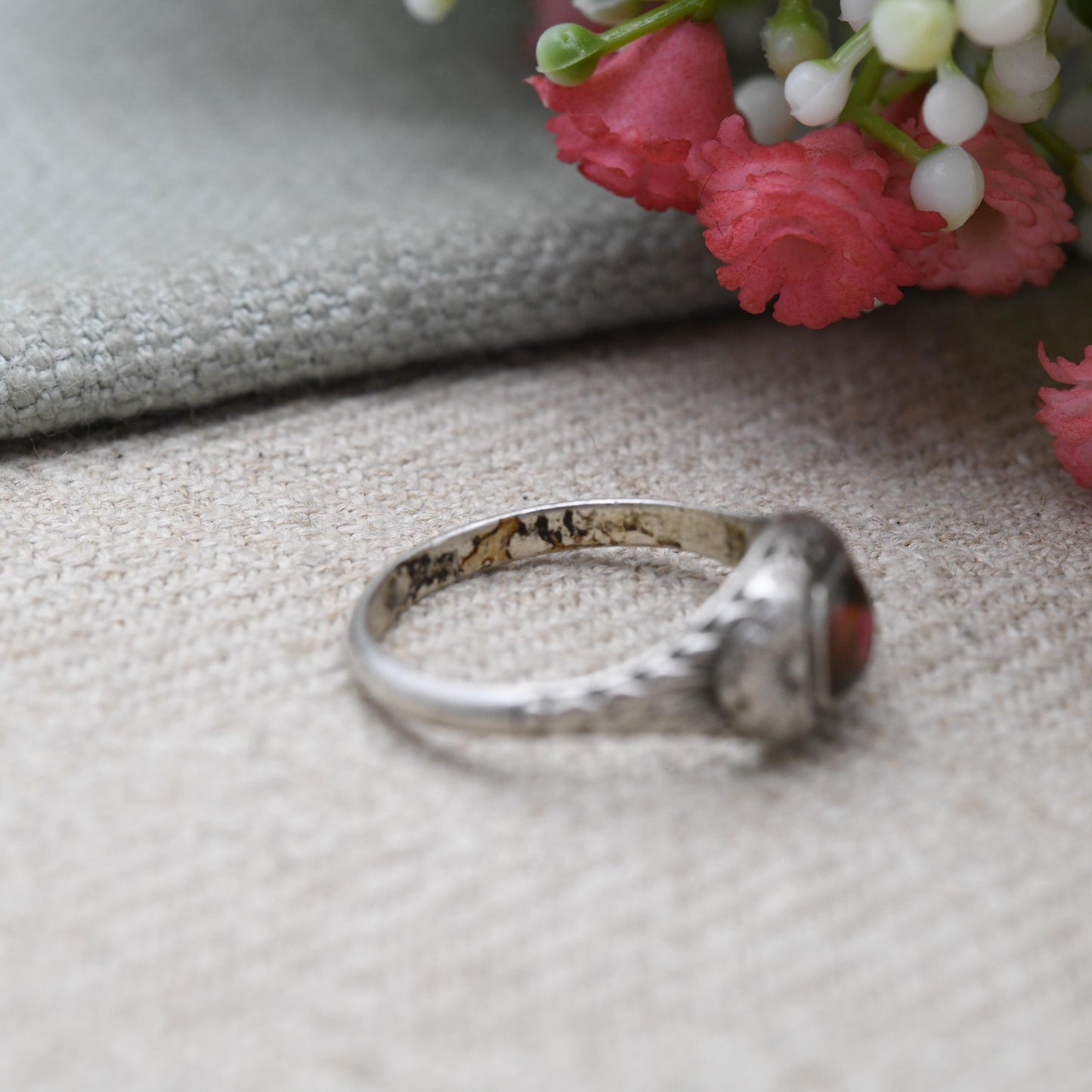 Antique Silver Resin Ring - Floral and Geometric Detailed Shoulders | Small Cabochon Stone | UK Size - L | US Size - 5 3/4