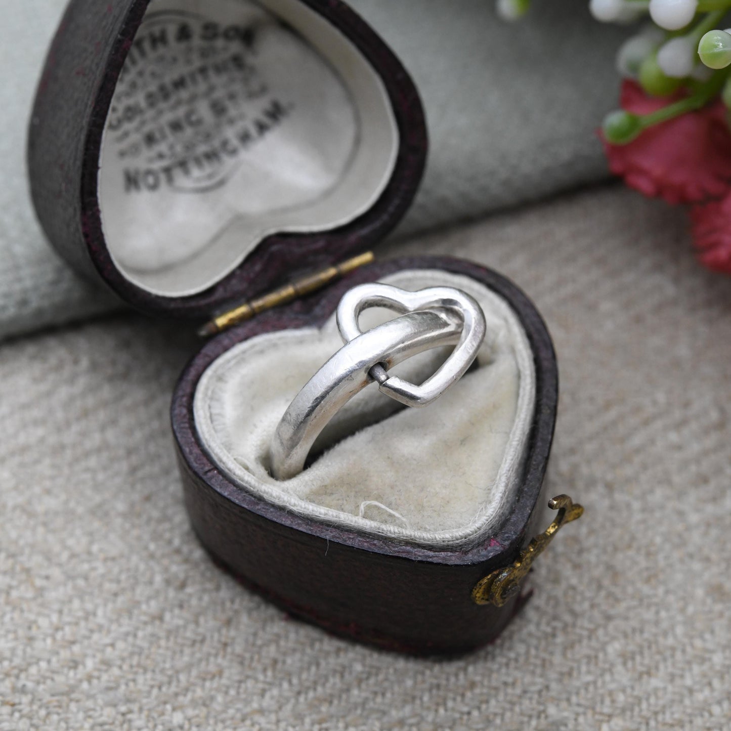 Chunky Sterling Silver Moving Heart Ring - Contemporary Everyday Romantic Silver Gift for Her | UK Size - J 1/2 | US Size - 5