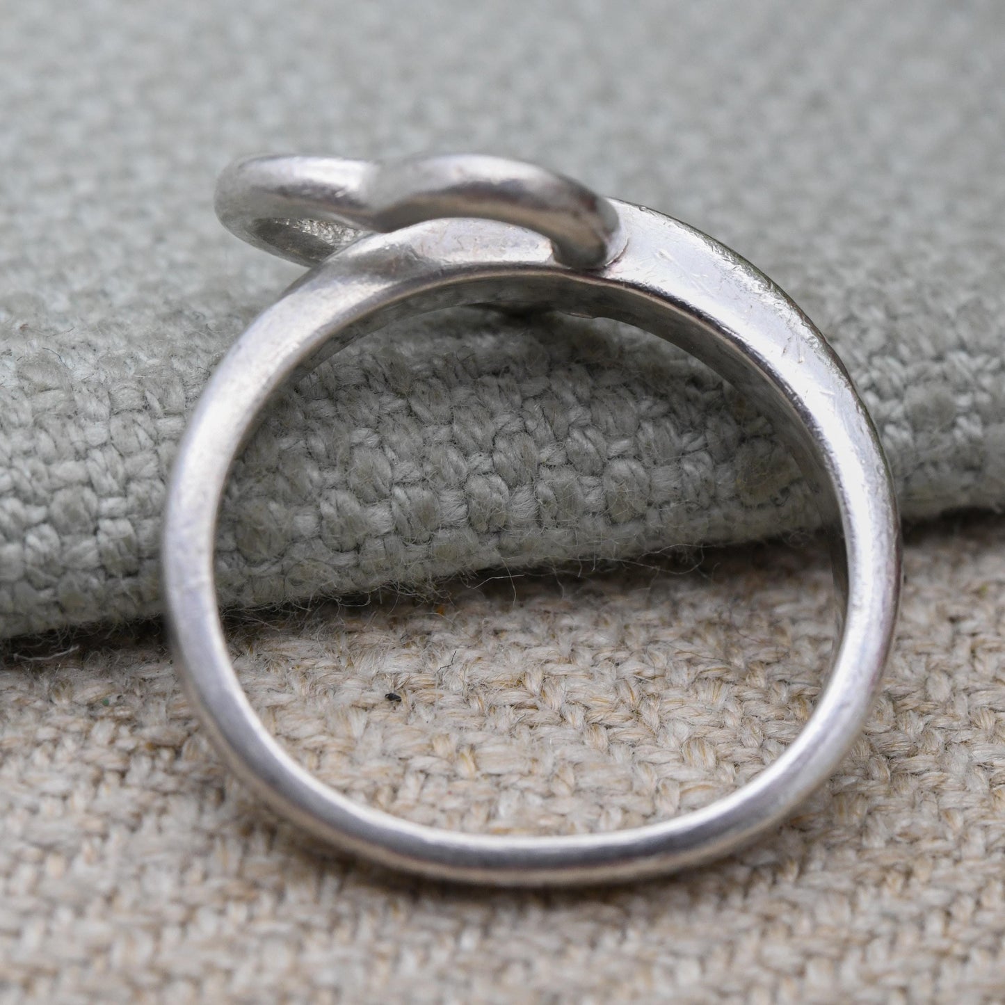 Chunky Sterling Silver Moving Heart Ring - Contemporary Everyday Romantic Silver Gift for Her | UK Size - J 1/2 | US Size - 5