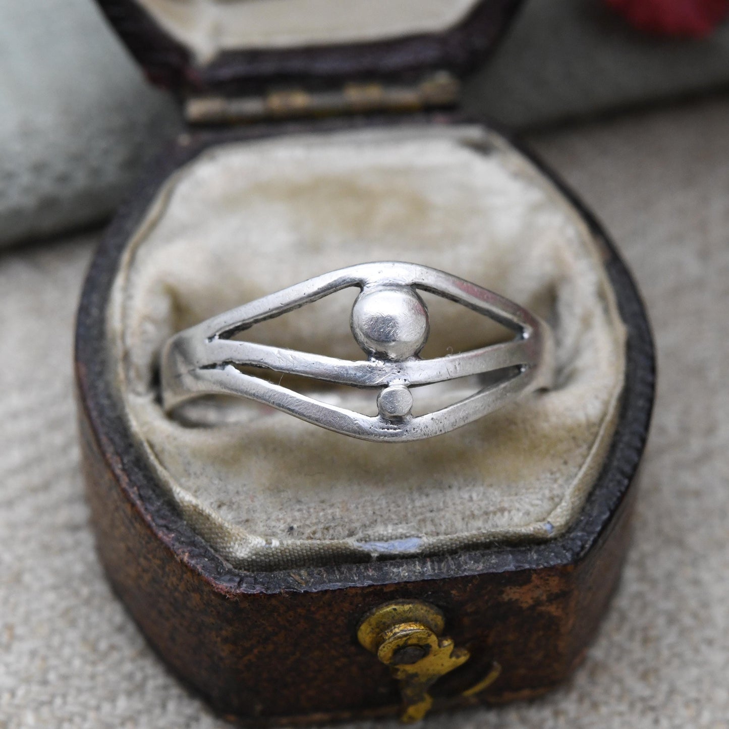 Vintage Sterling Silver Abstract Eye Shape Ring - Minimalist Openwork Ball Unisex Jewellery | UK Size - Q | US Size - 8