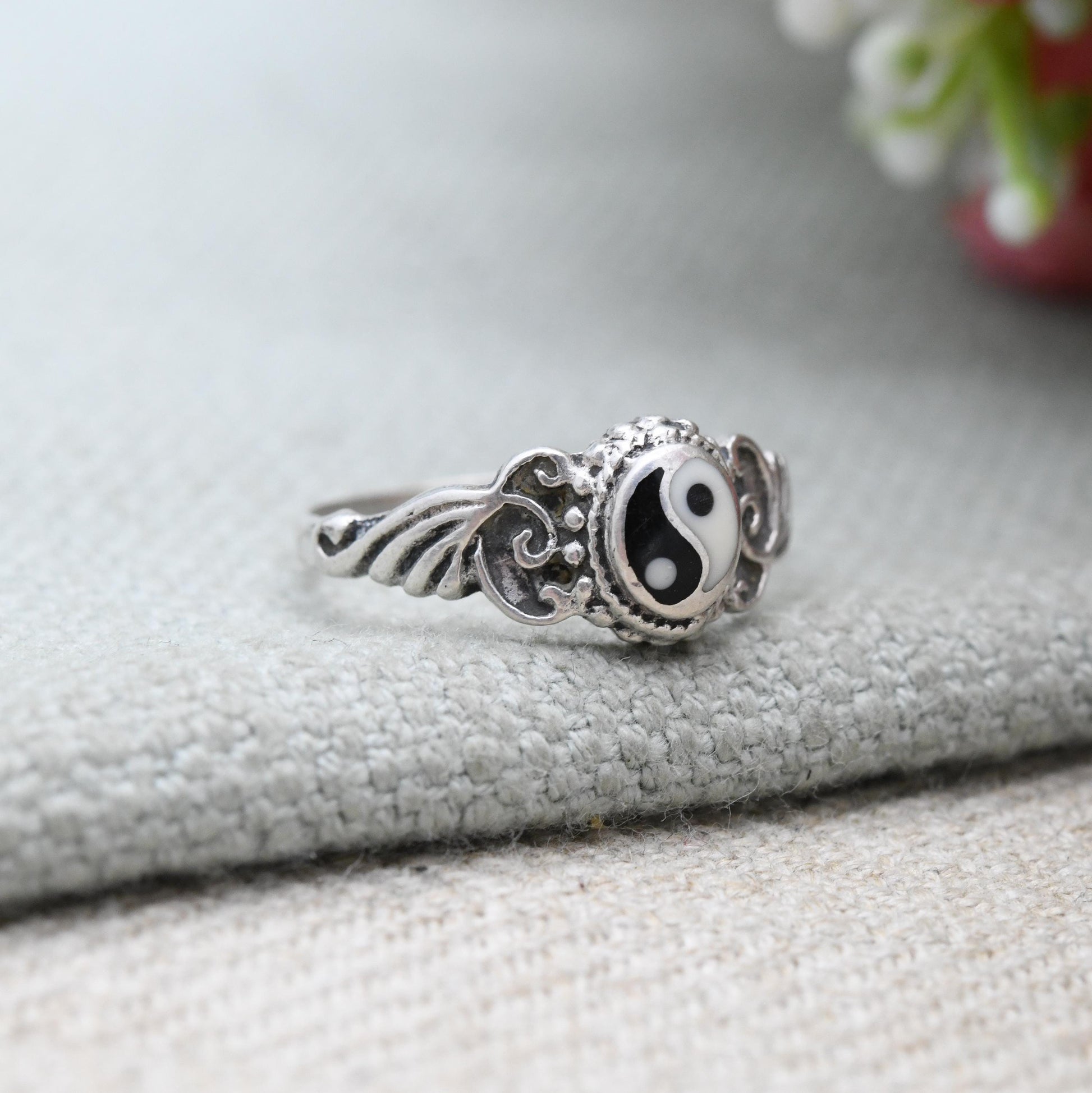 Vintage Sterling Silver Yin and Yang Ring - White and Black Design | Equal Opposite Symbol | UK Size - M 1/2 | US Size - 6 1/2
