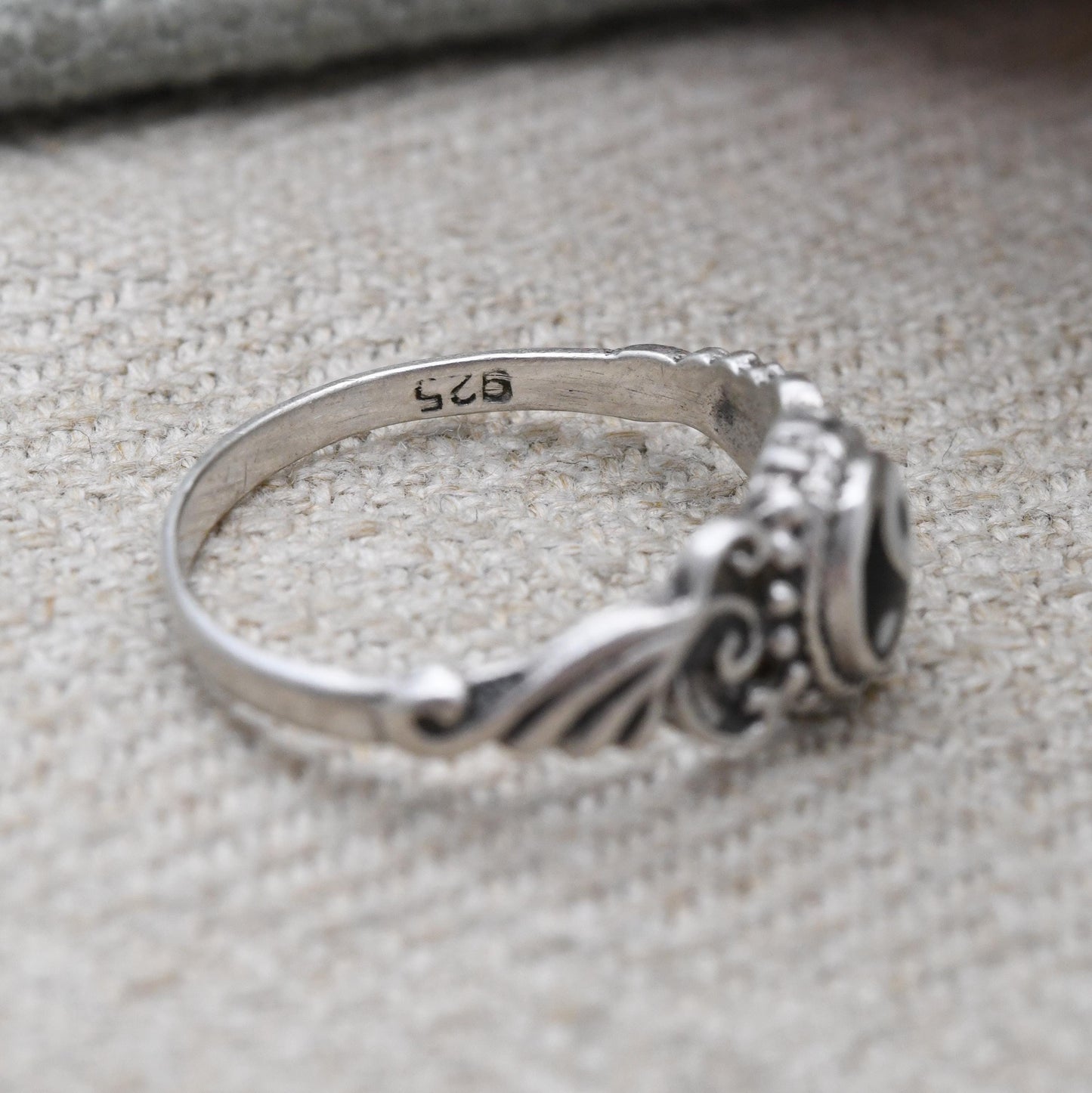 Vintage Sterling Silver Yin and Yang Ring - White and Black Design | Equal Opposite Symbol | UK Size - M 1/2 | US Size - 6 1/2