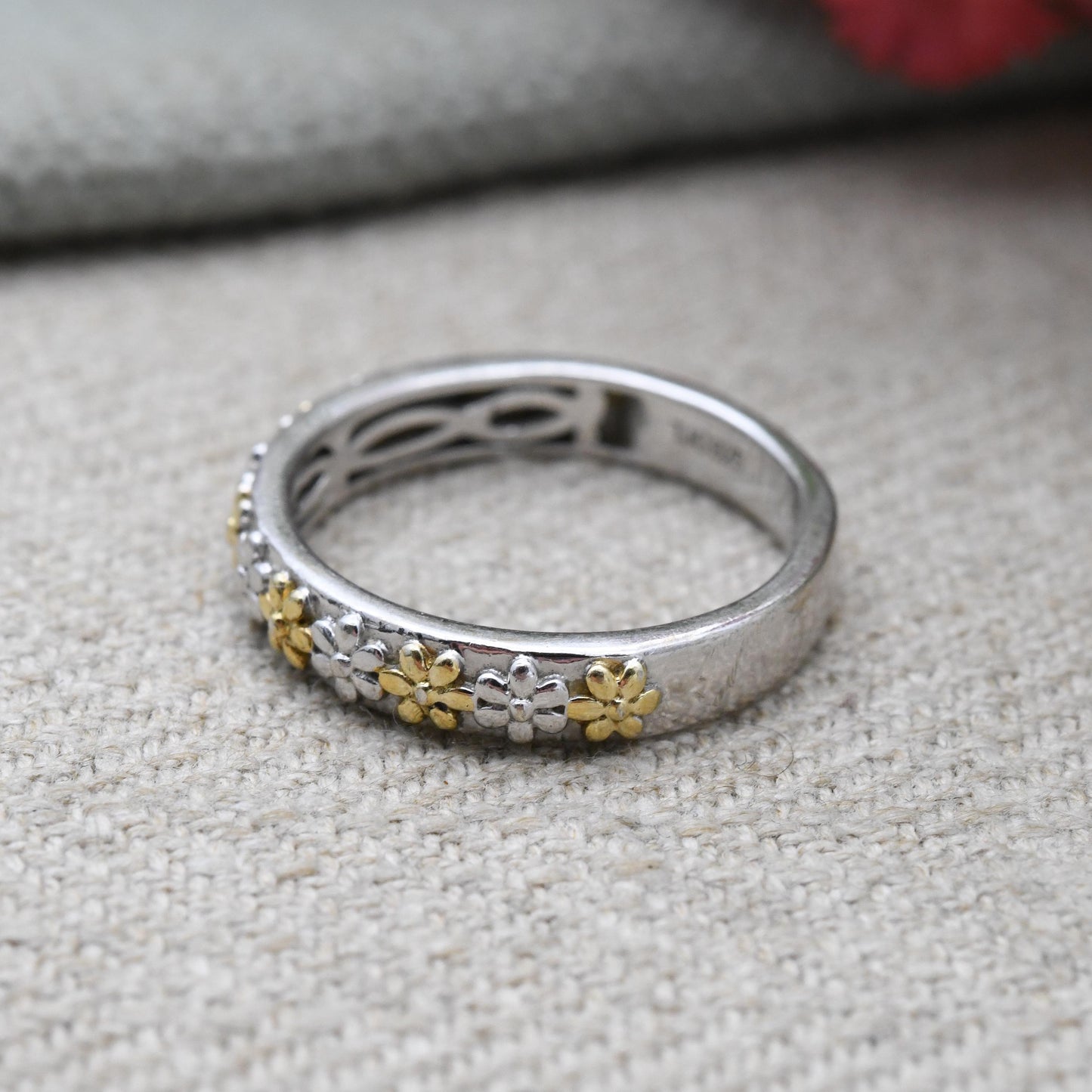 Vintage Sterling Silver and Gold Plated Floral Band TJC - Textured Flower Relief Ring | Gift for Her | Size UK - N 1/2 | US - 7