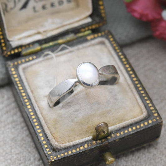 Vintage Sterling Silver Mother of Pearl Ring - Oval White Stone Ring | UK Size - P | US Size - 7 3/4