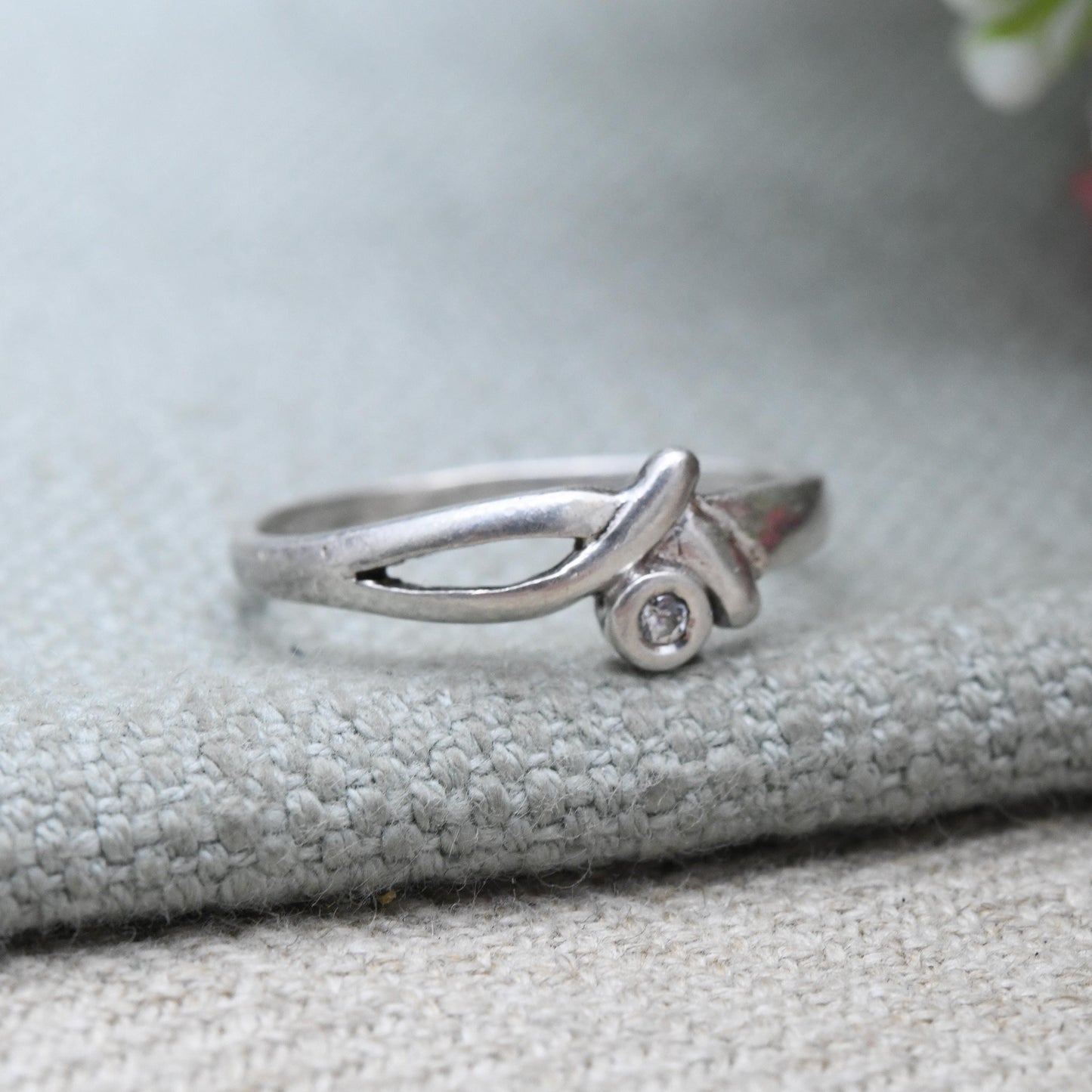 Vintage Sterling Silver Clear Stone Solitaire and Openwork Ring - White Stone | Bezel | UK Size - O 1/2 | US Size - 7 1/2