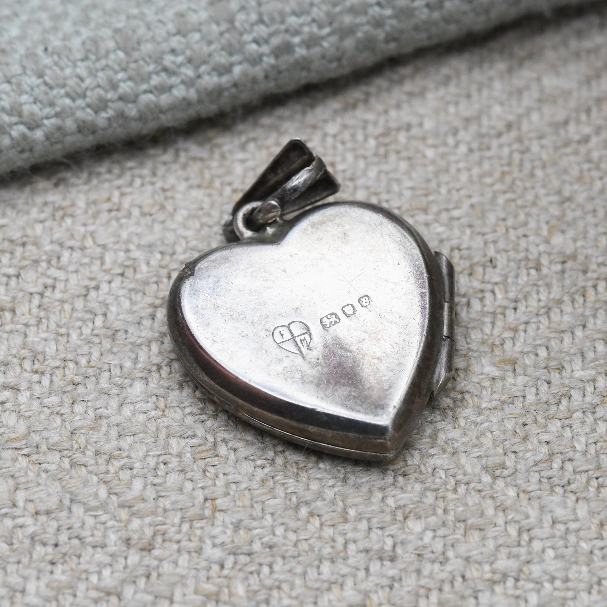 Vintage Sterling Silver Heart Locket Pendant with Engraved Starburst Design | Love Heart Shape Locket | Pretty Gift for Her | Necklace Stack